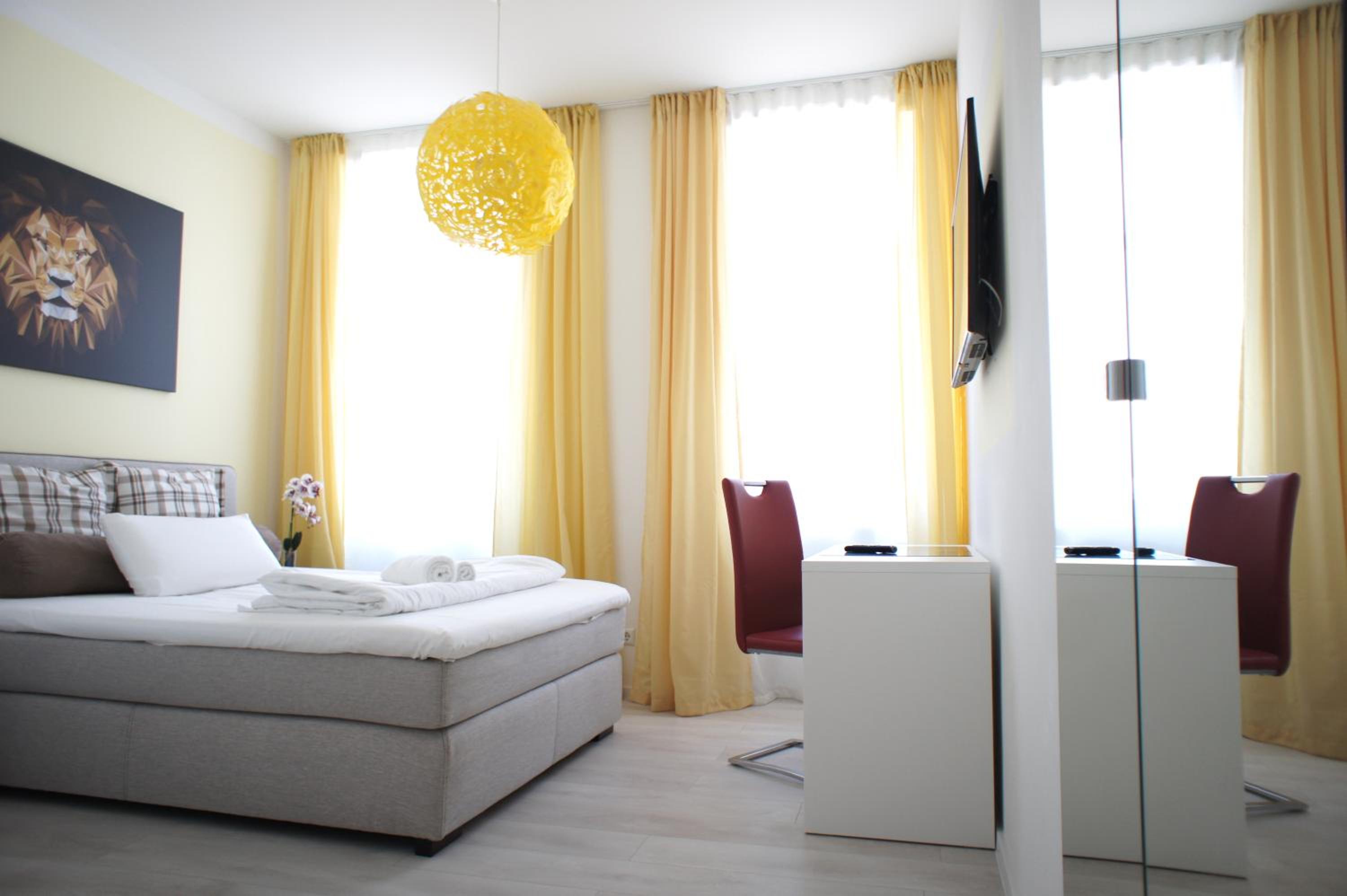 Large Double Room photo 1