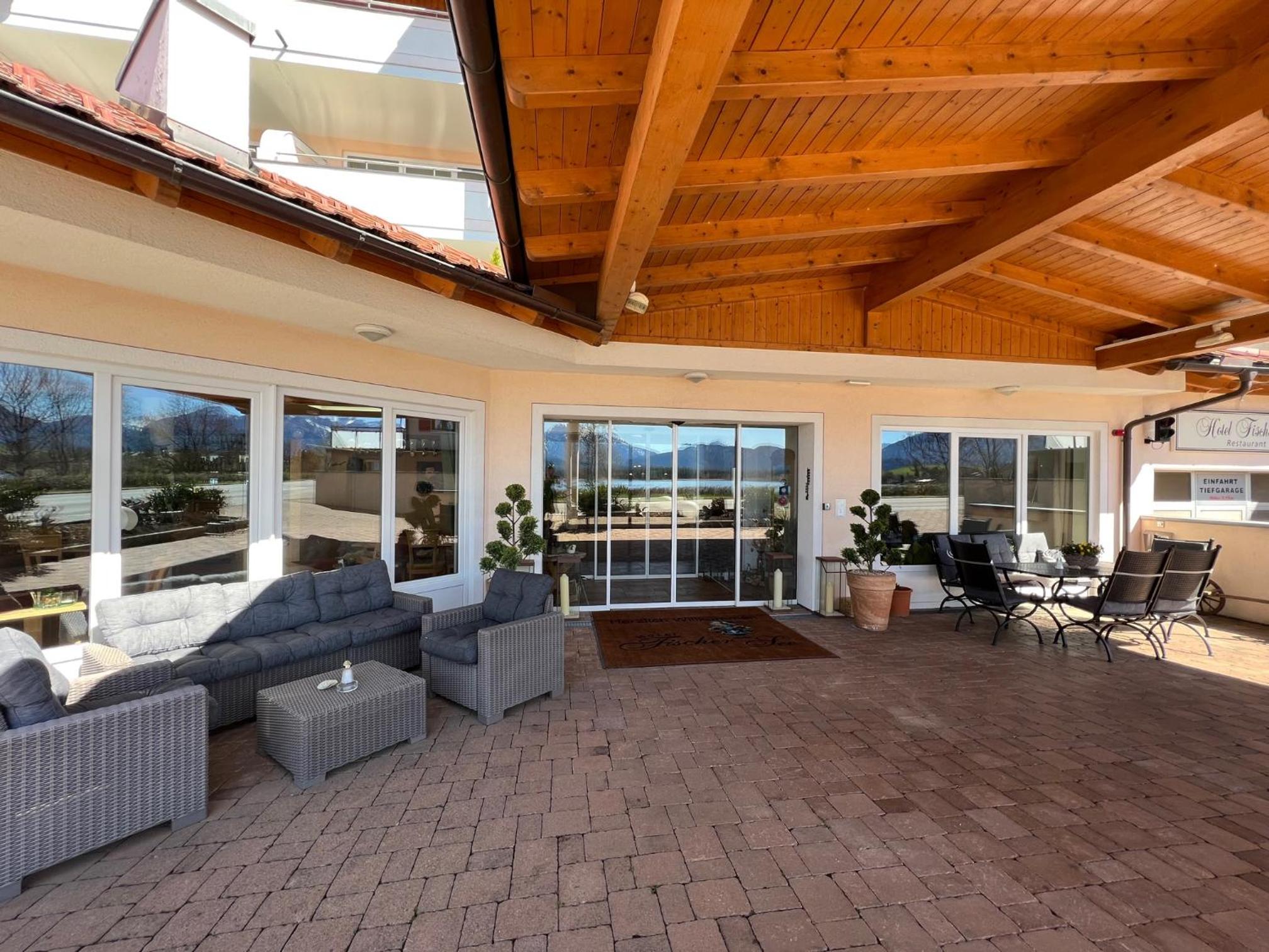 Junior Suite with Lake View - Photo 6