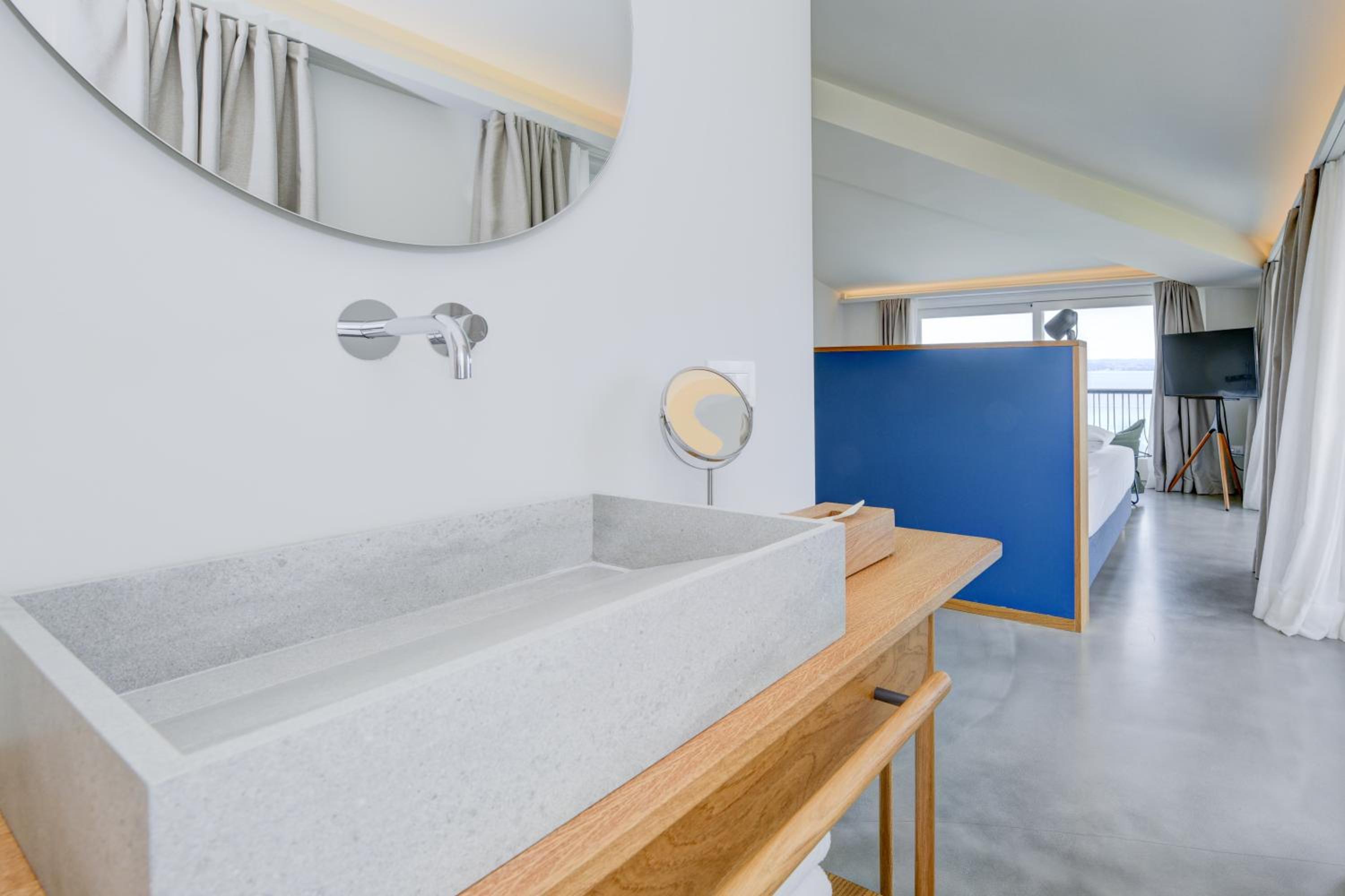 Junior Suite with Lake View photo 2