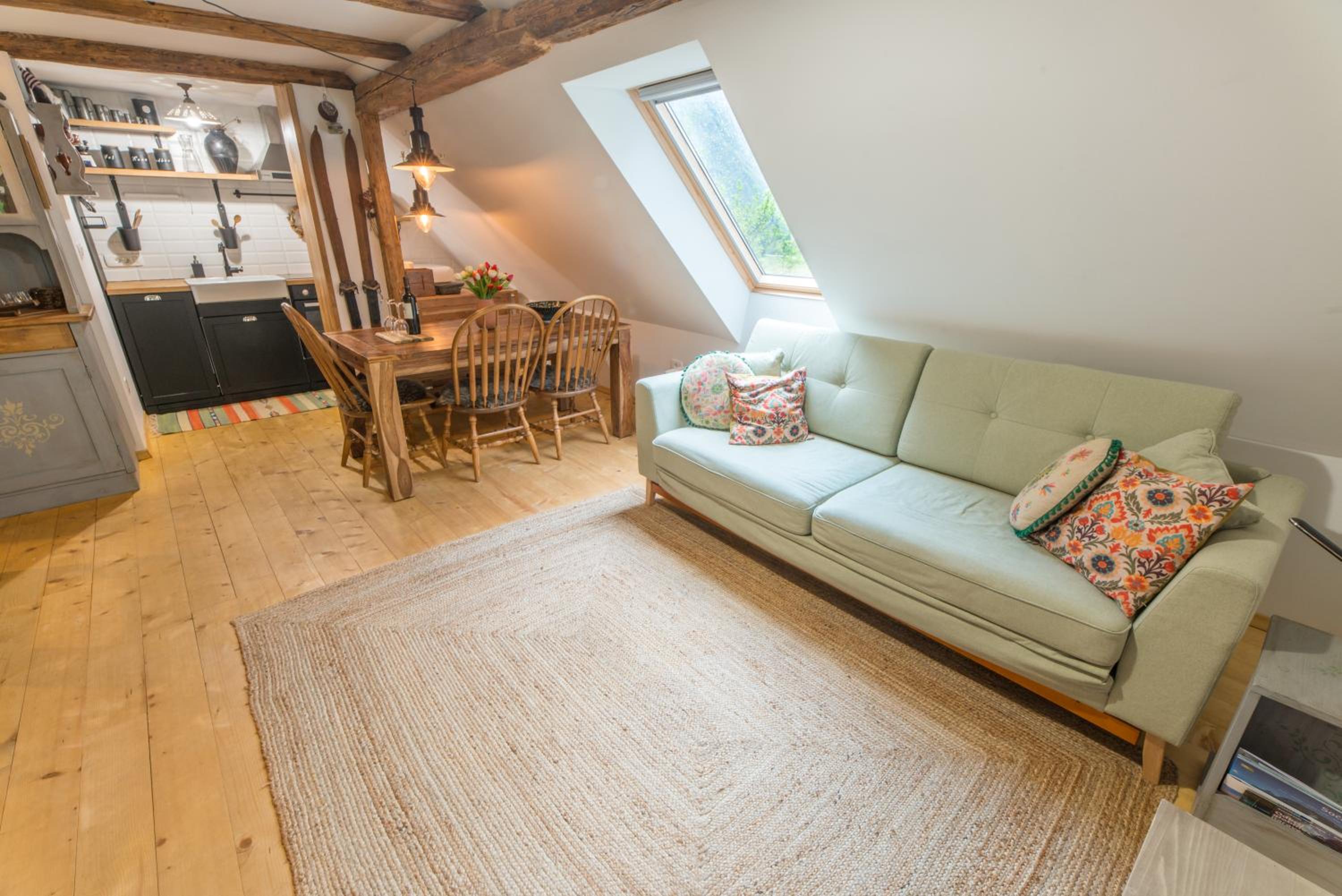 One-Bedroom Apartment - Photo 12