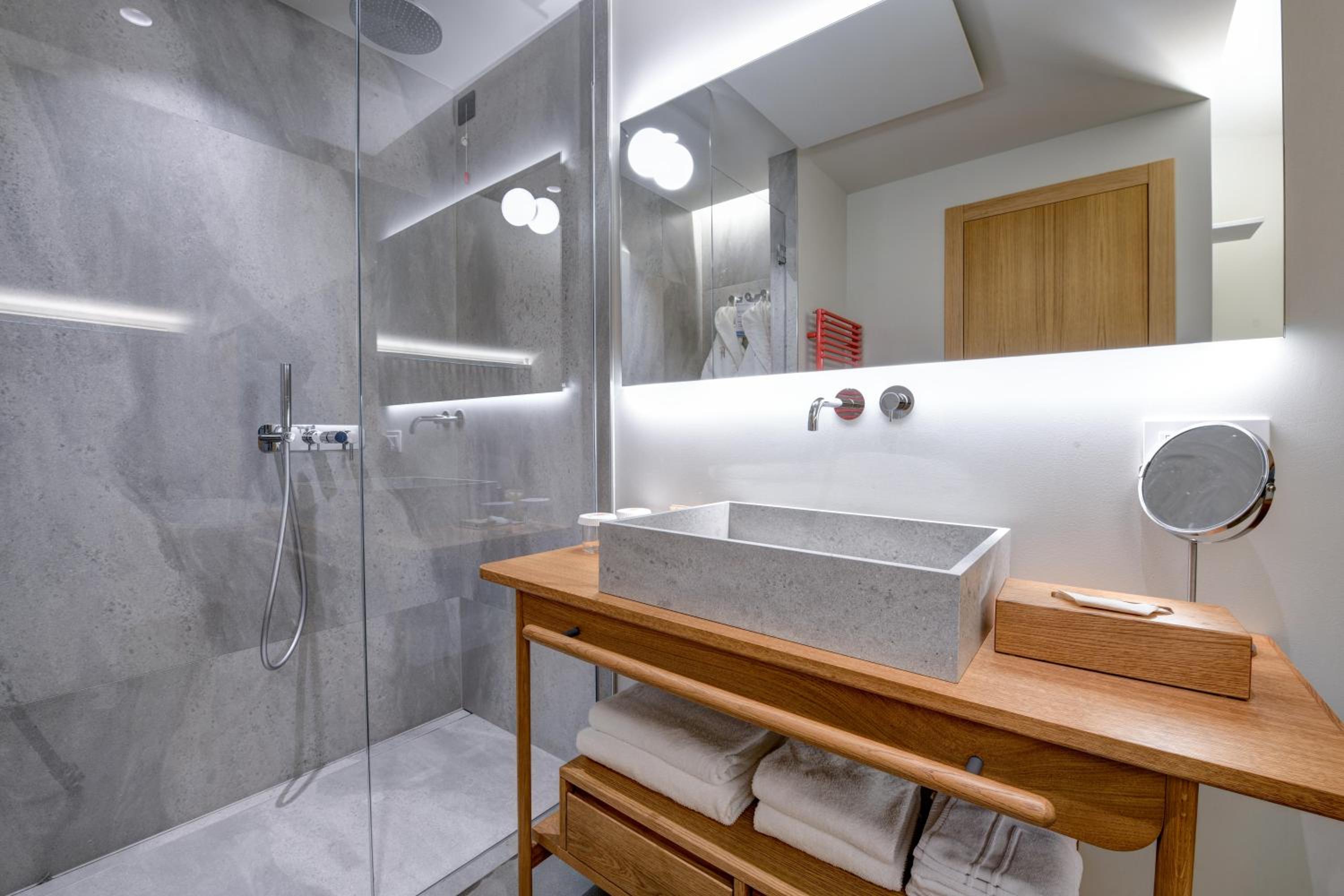 Superior Double Room with Lateral Lake View - Photo 7