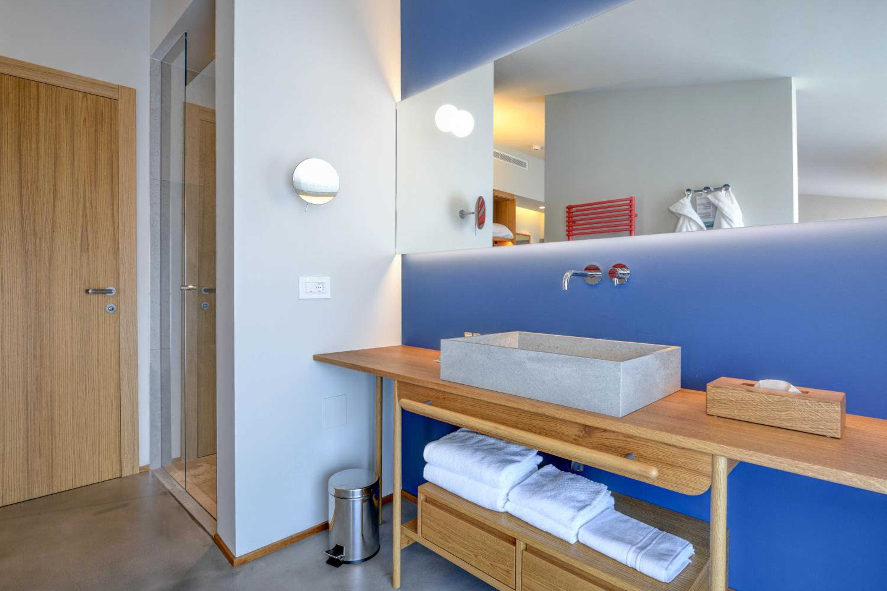 Superior Double Room with Lateral Lake View - Photo 5