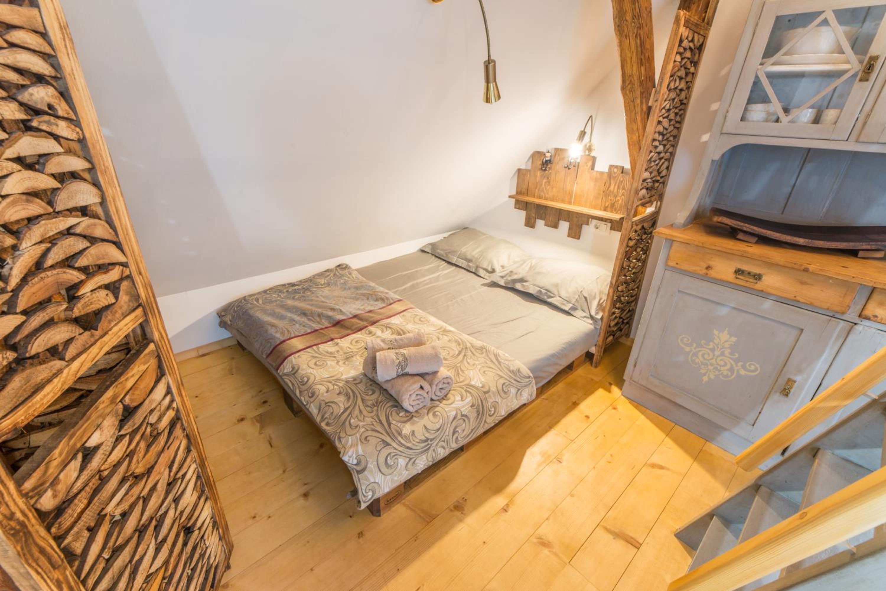 One-Bedroom Apartment - Photo 18
