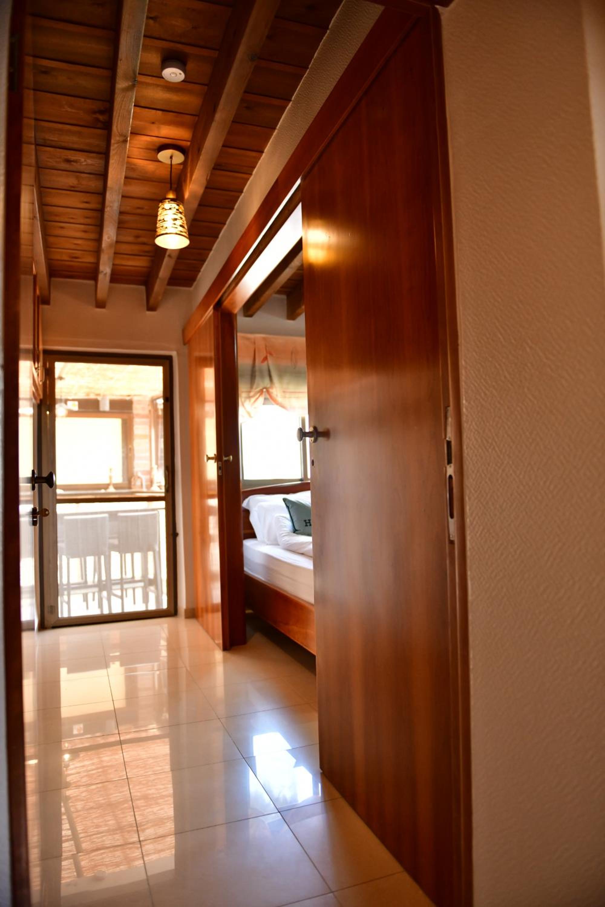 Deluxe Suite with Sea View - Photo 8