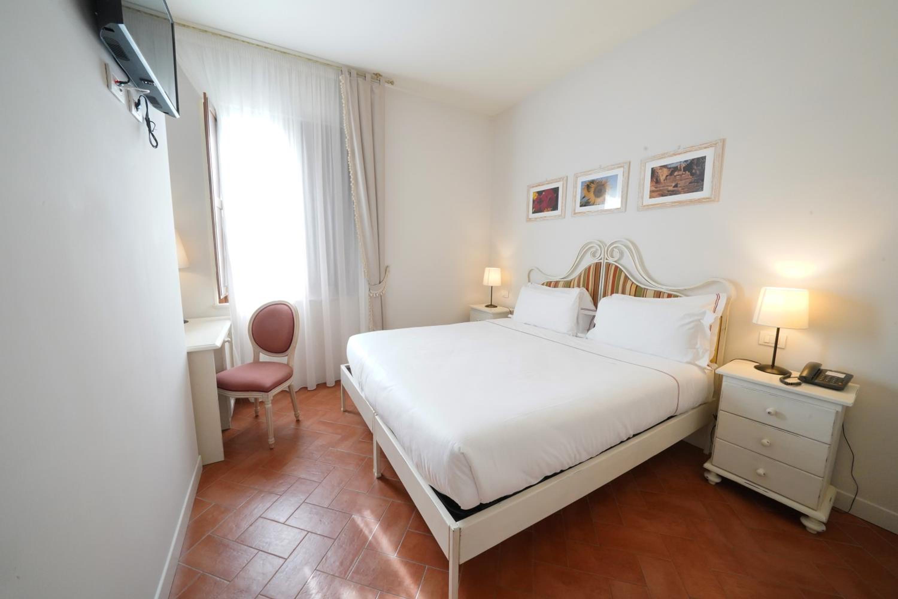 Standard Double Room - Photo 1