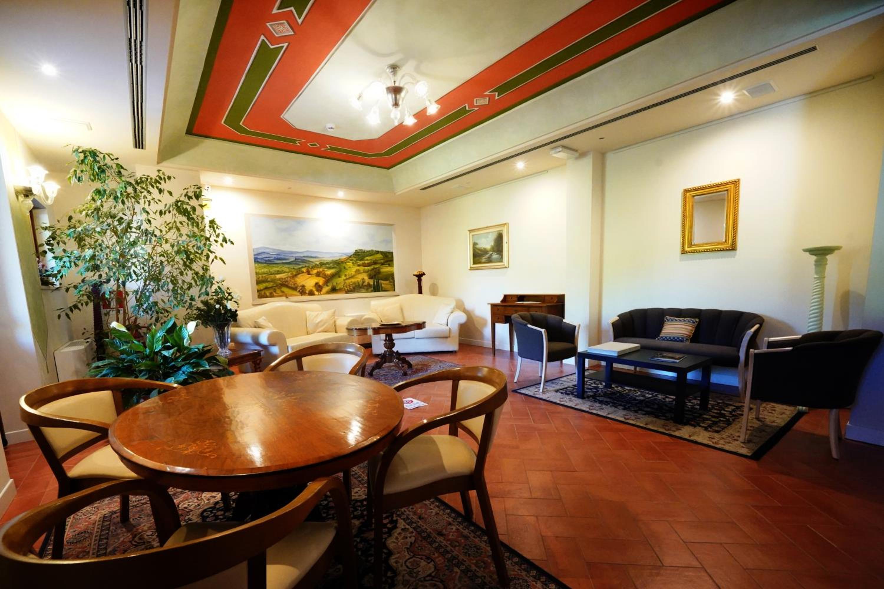 Standard Double Room - Photo 18