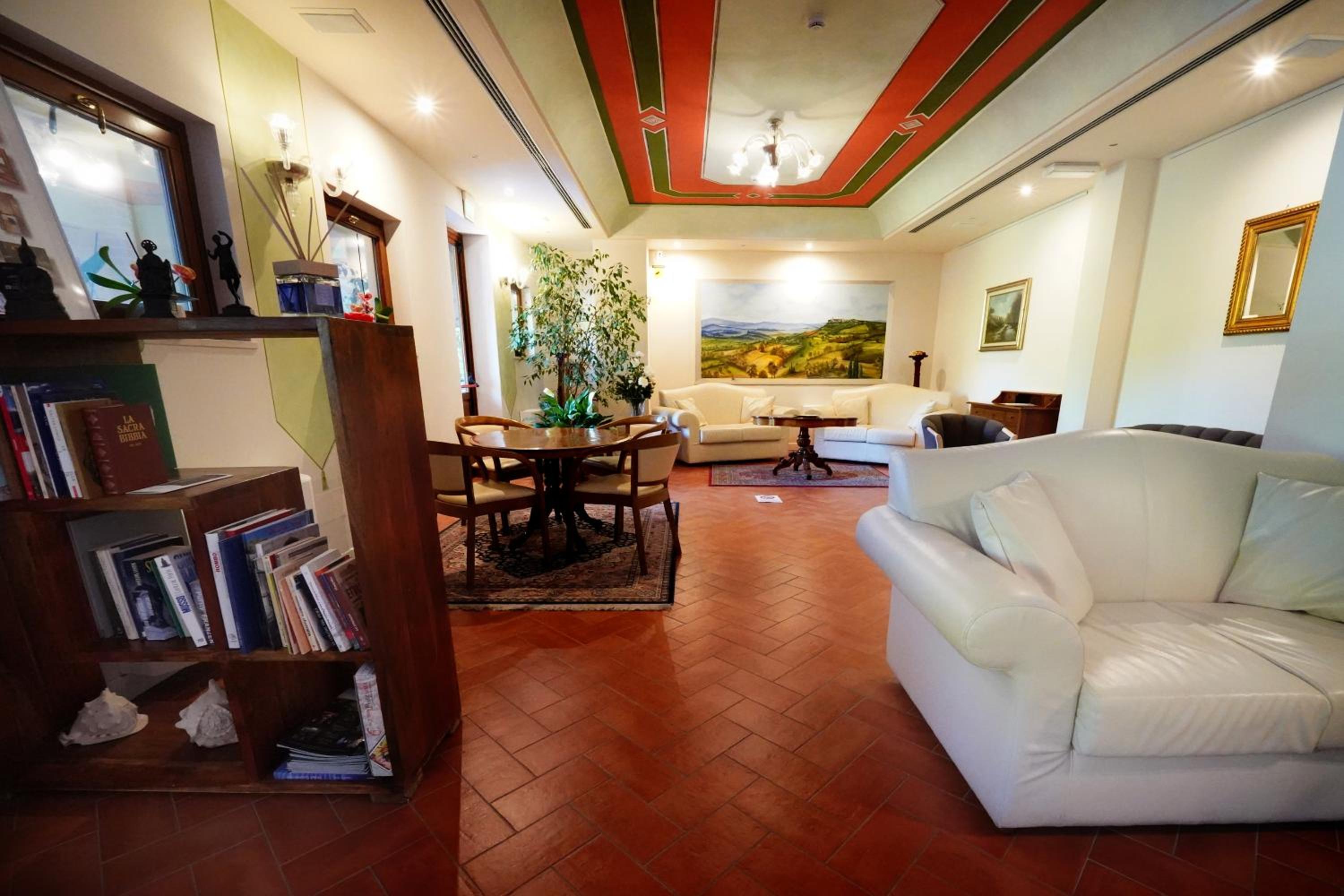 Standard Double Room - Photo 19