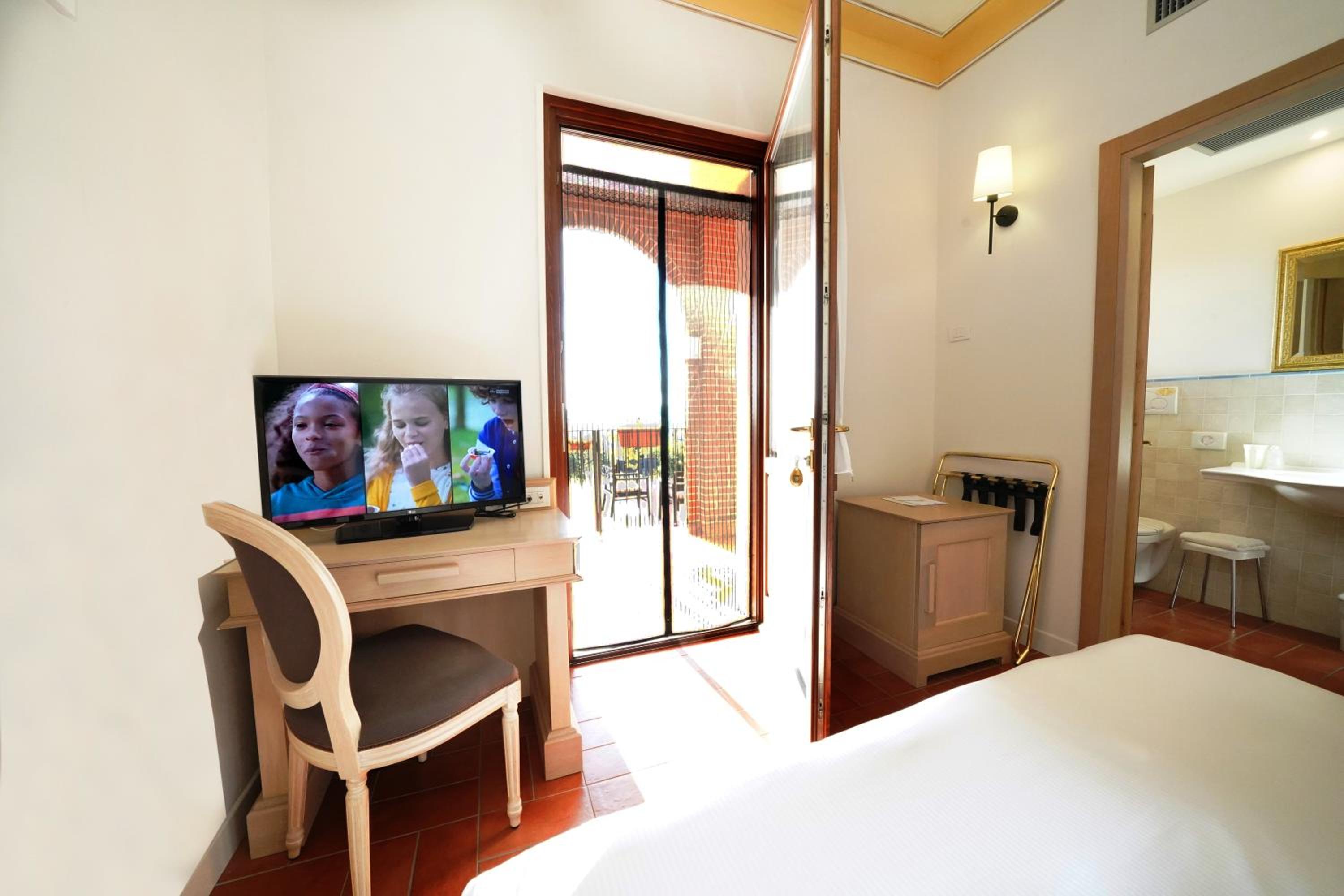 Small Double Room - Photo 35
