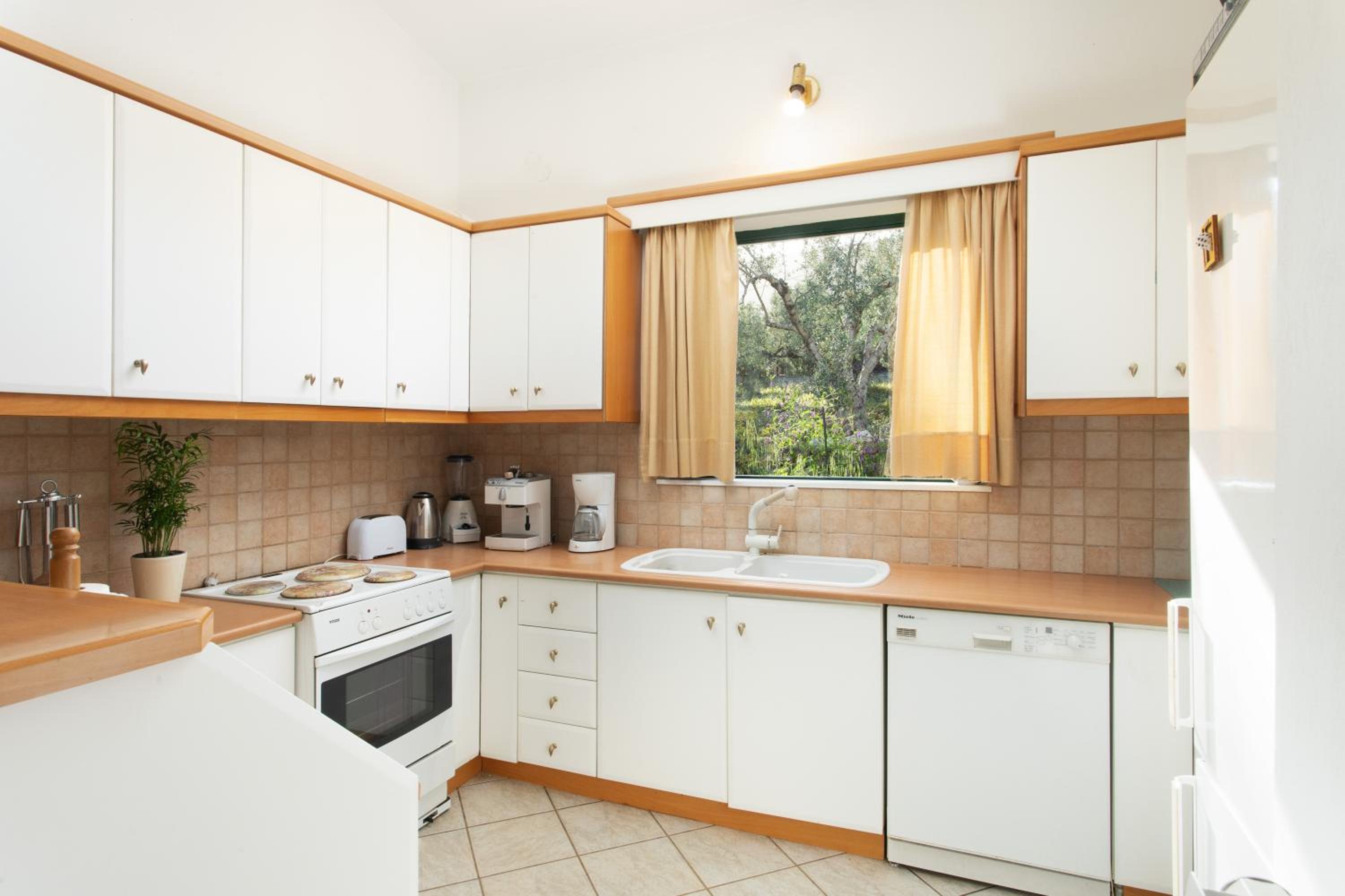 Two-Bedroom House photo 2
