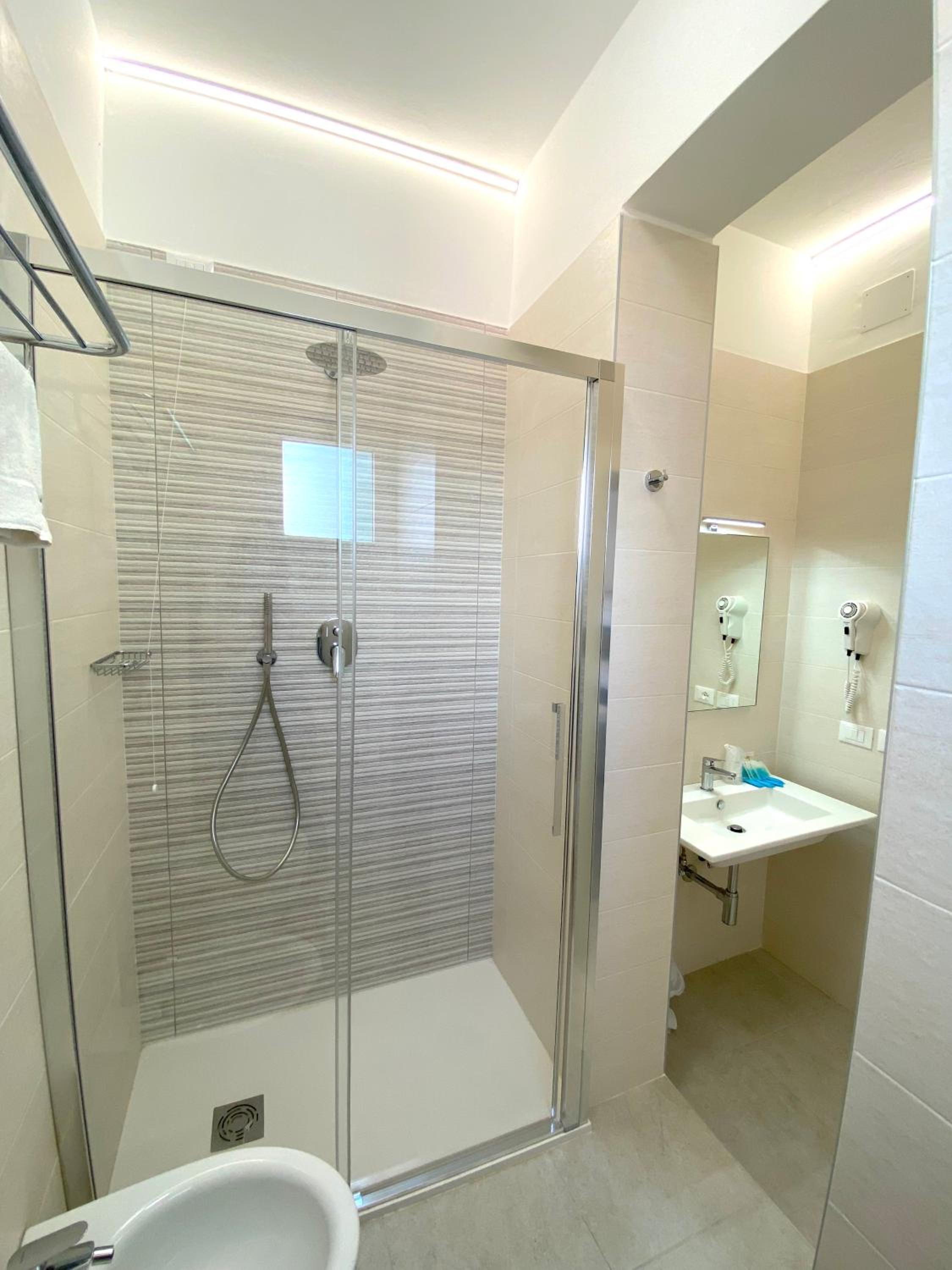 Classic Quadruple Room photo 2