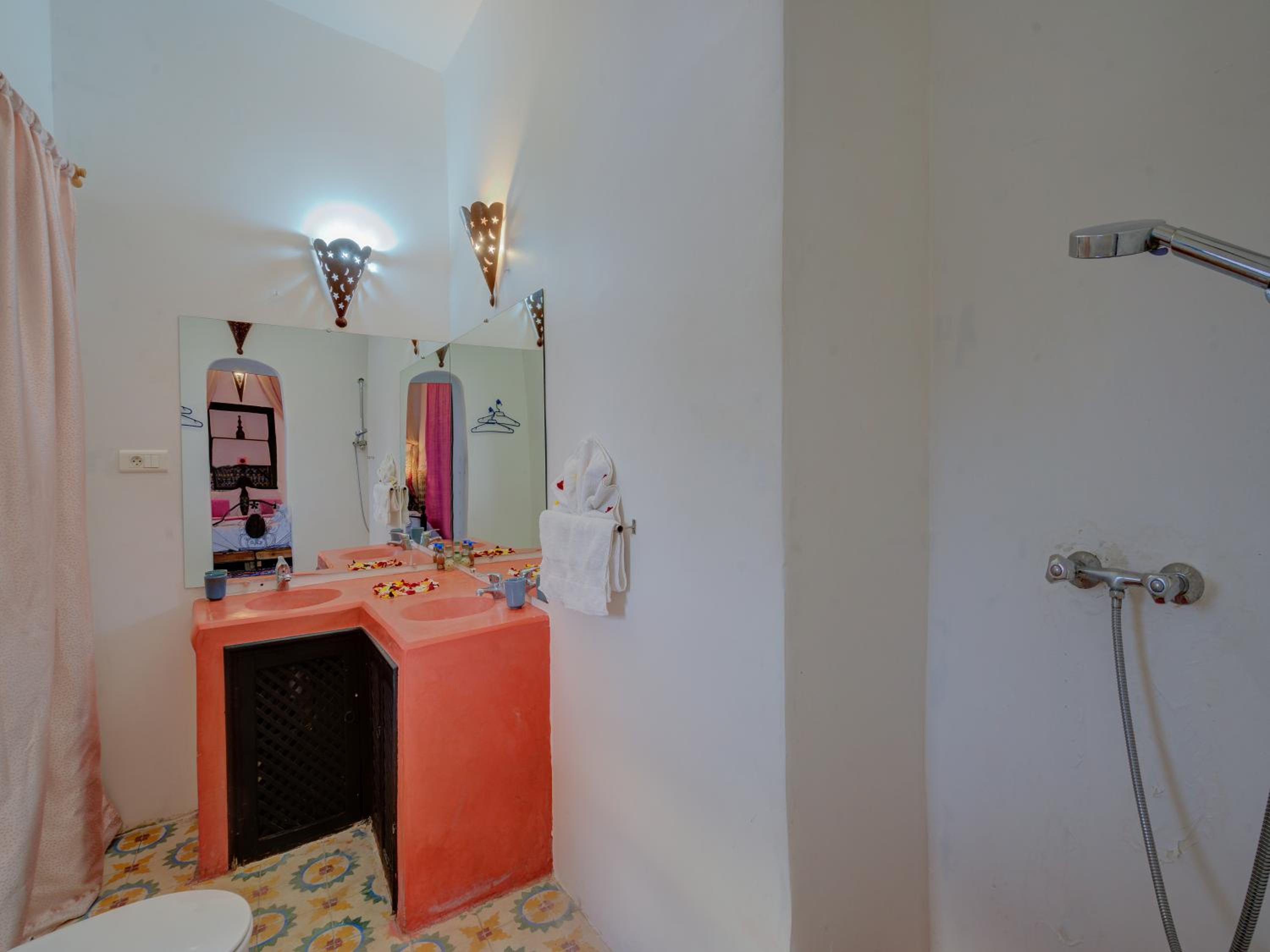 Double Room - Photo 14