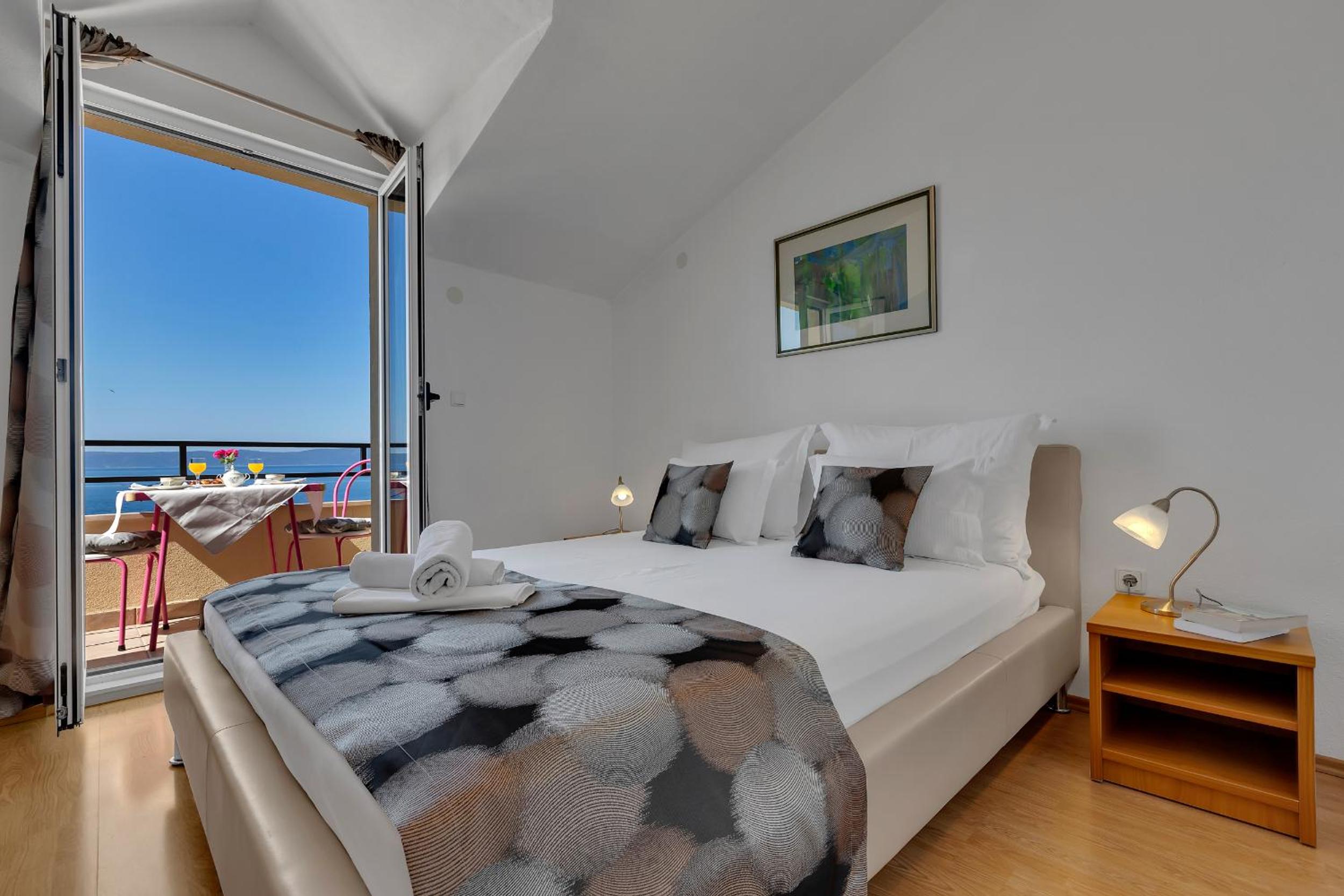 Superior One-Bedroom Apartment with Balcony and Sea View (2 + 1)