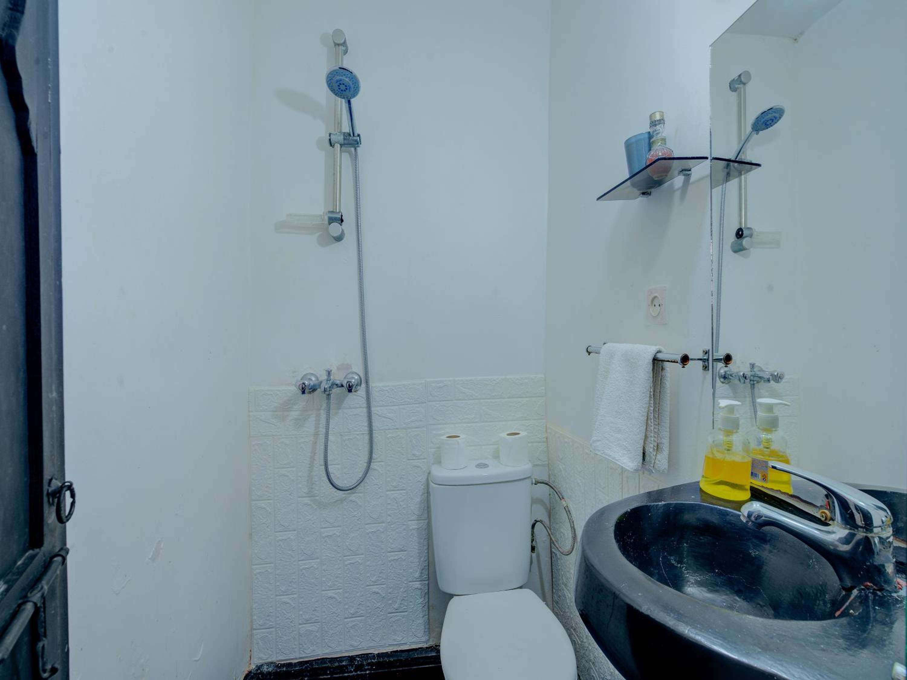 Double Room - Photo 12