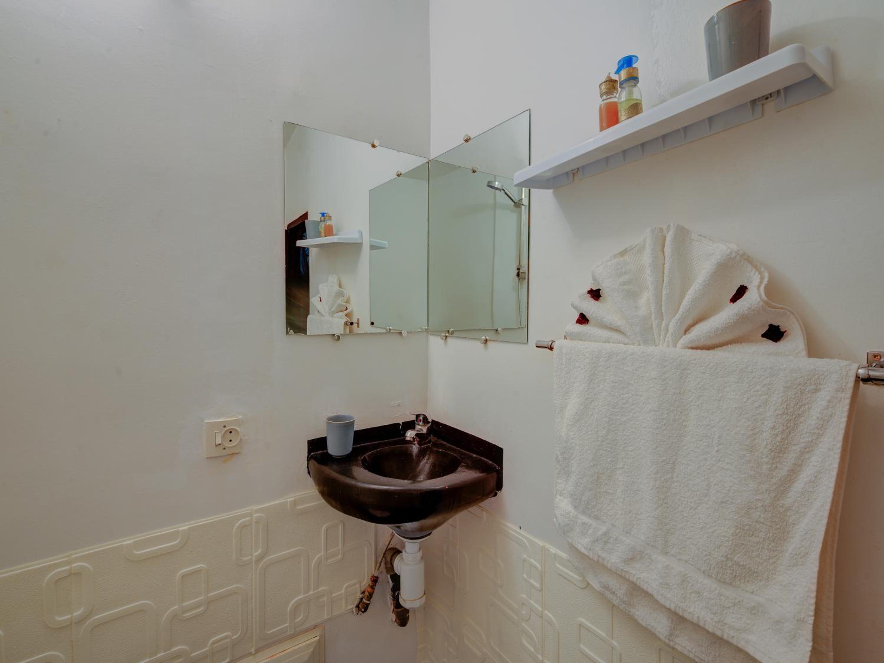 Double Room - Photo 6