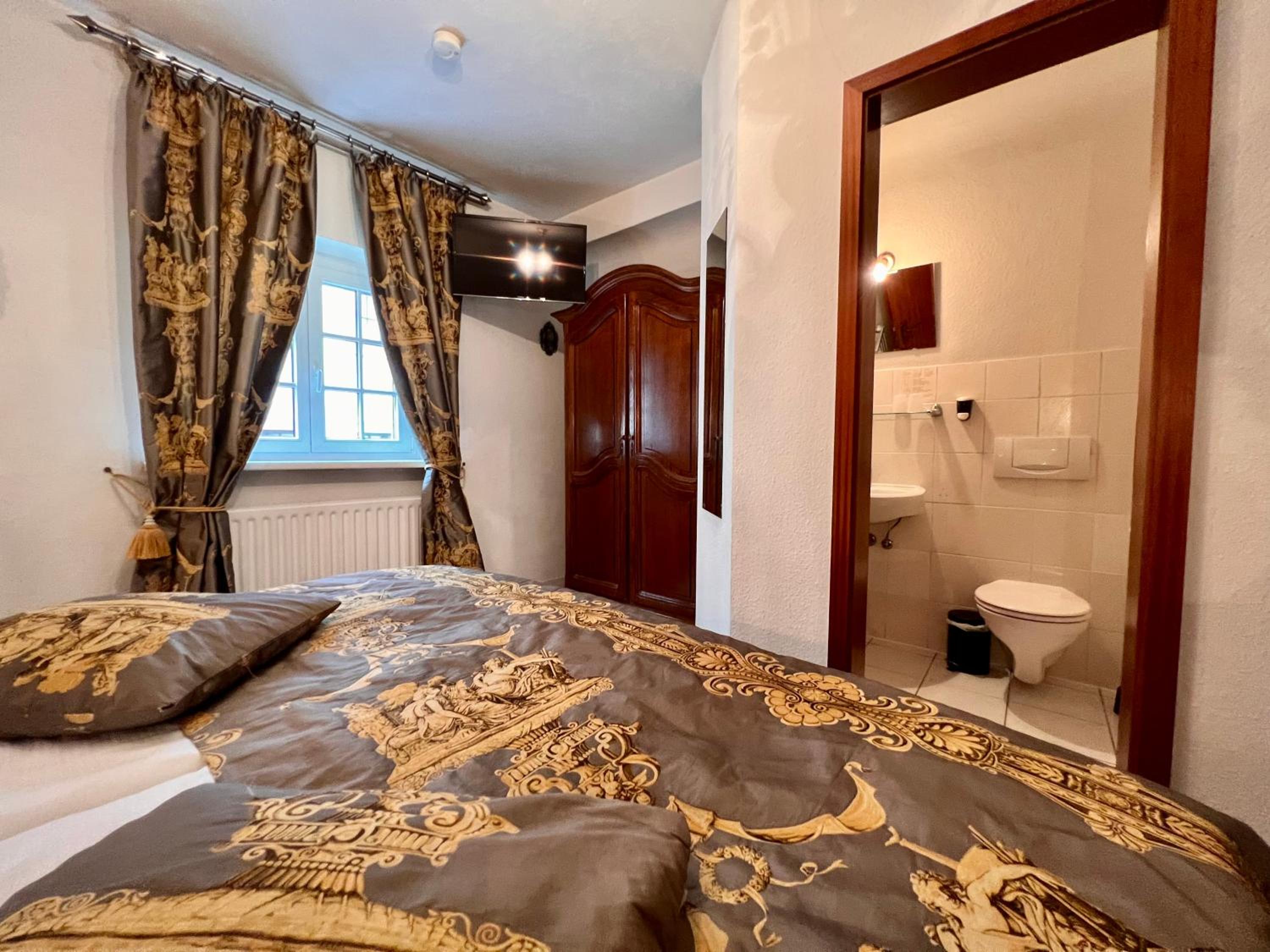 Small Double Room - Photo 1