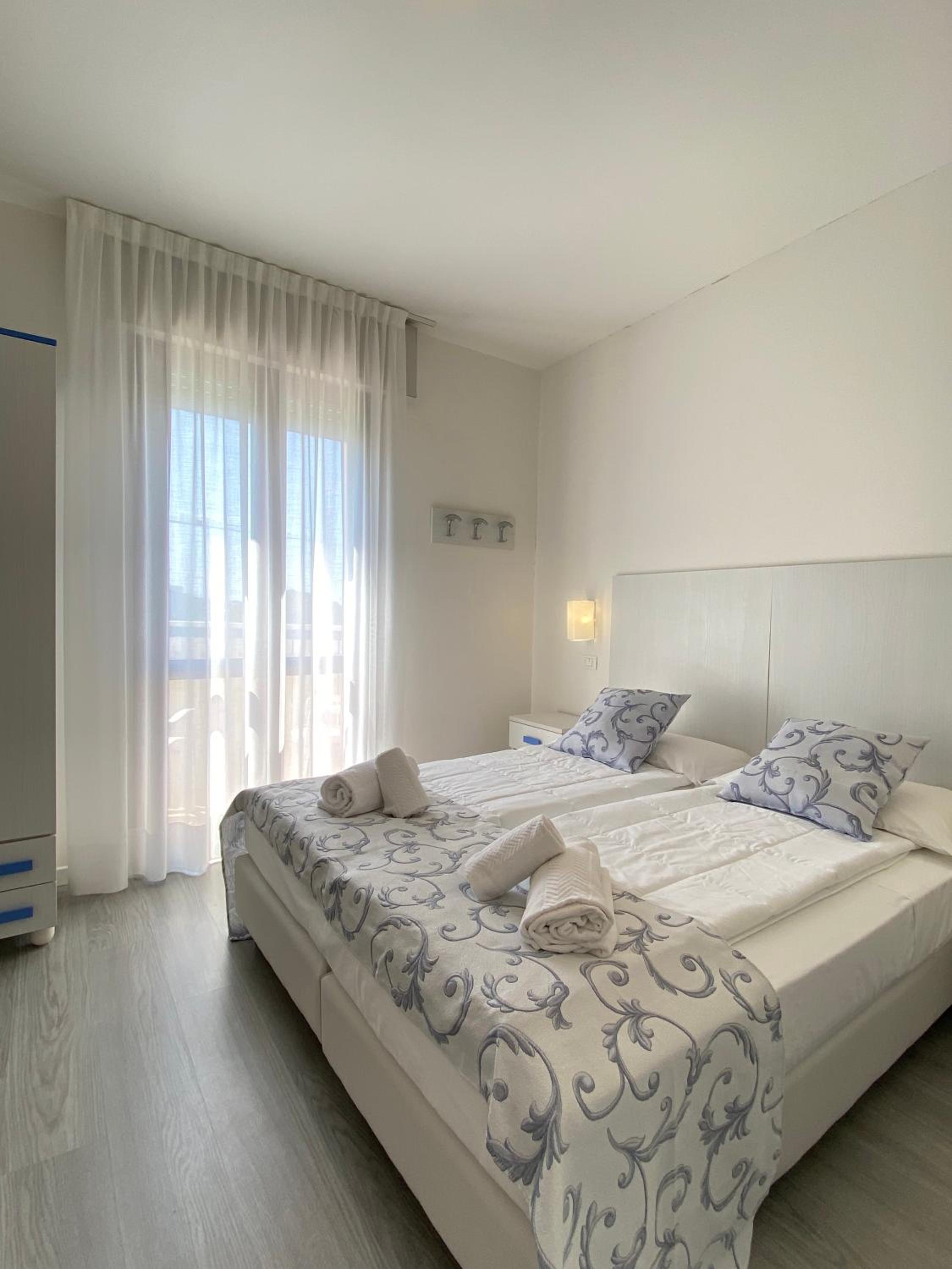 Triple Room with Balcony and Partial Sea View photo 1