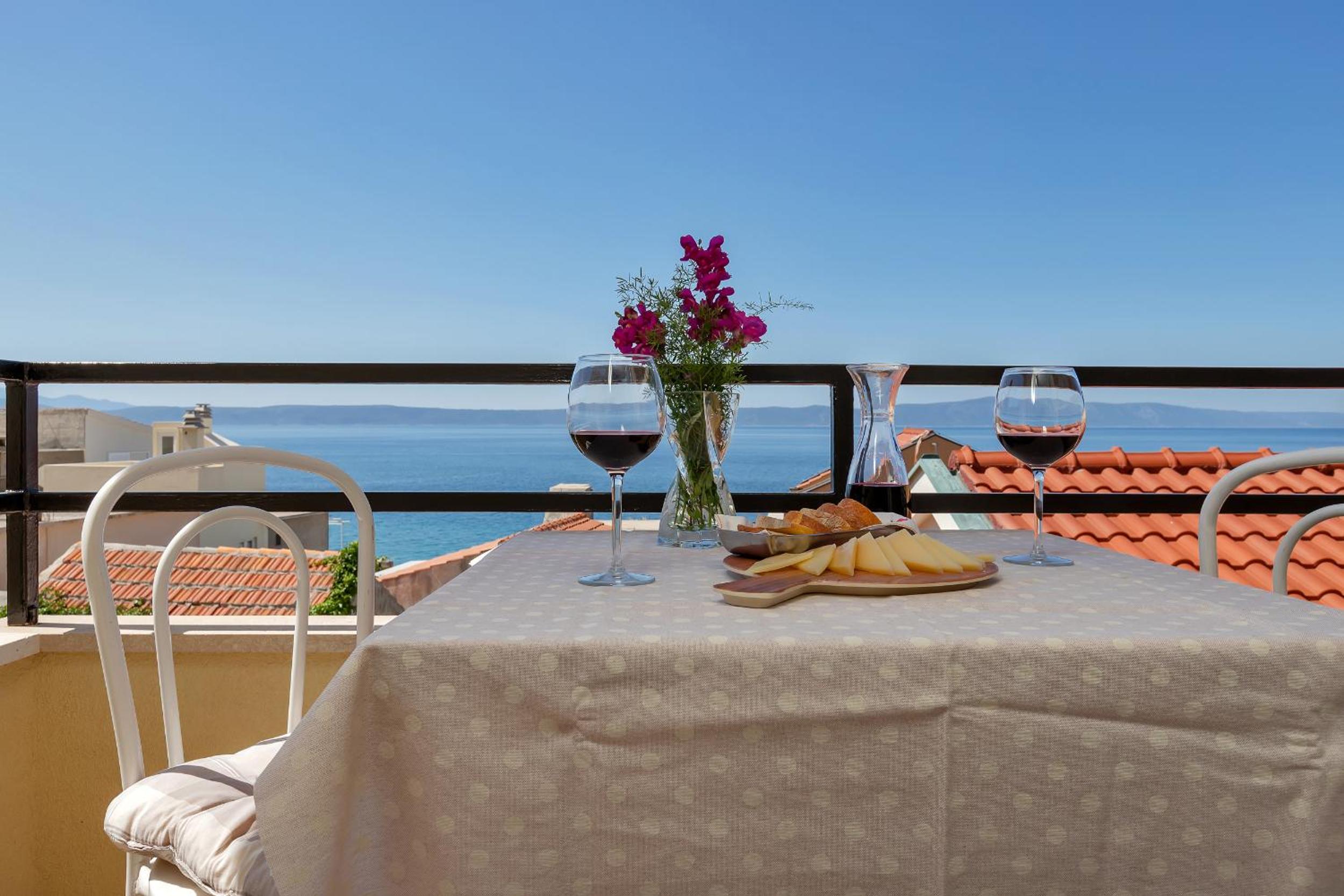  One-Bedroom Apartment with Balcony and Sea View  (2 + 1) photo 2