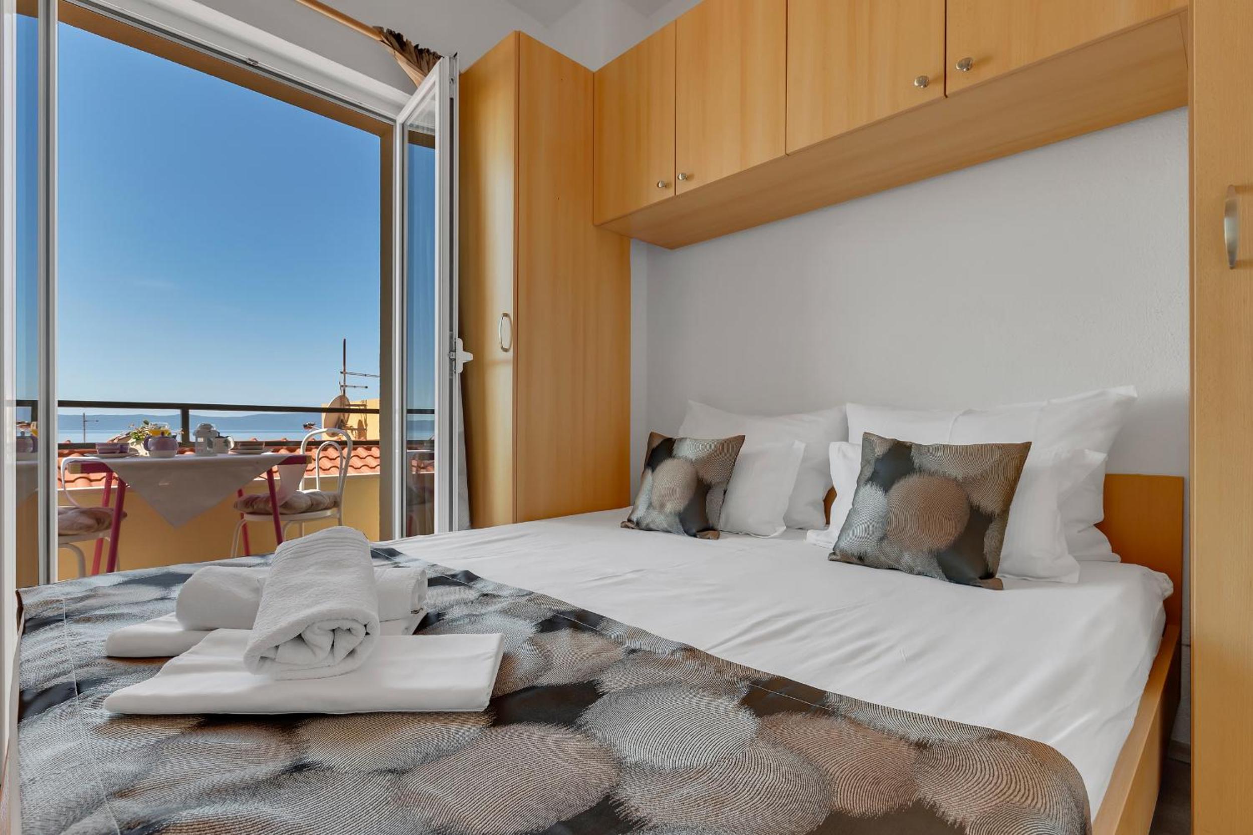 One-Bedroom Apartment with Balcony and Sea View (2 + 1)