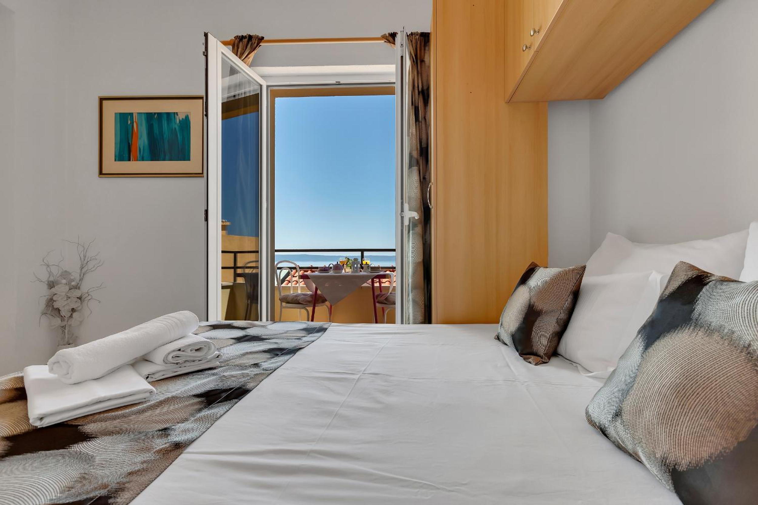  One-Bedroom Apartment with Balcony and Sea View  (2 + 2) photo 2