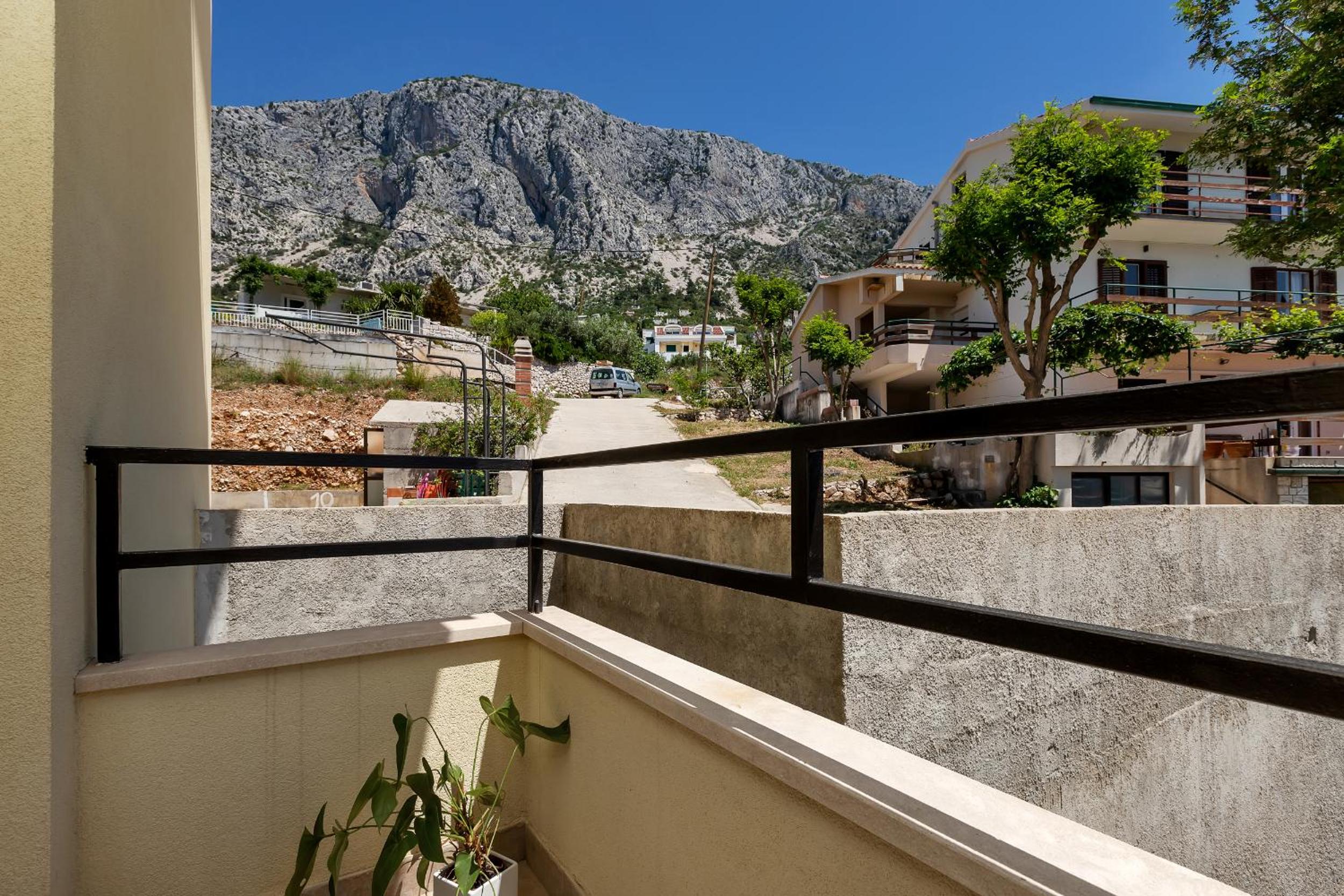 One-Bedroom Apartment with Balcony photo 2