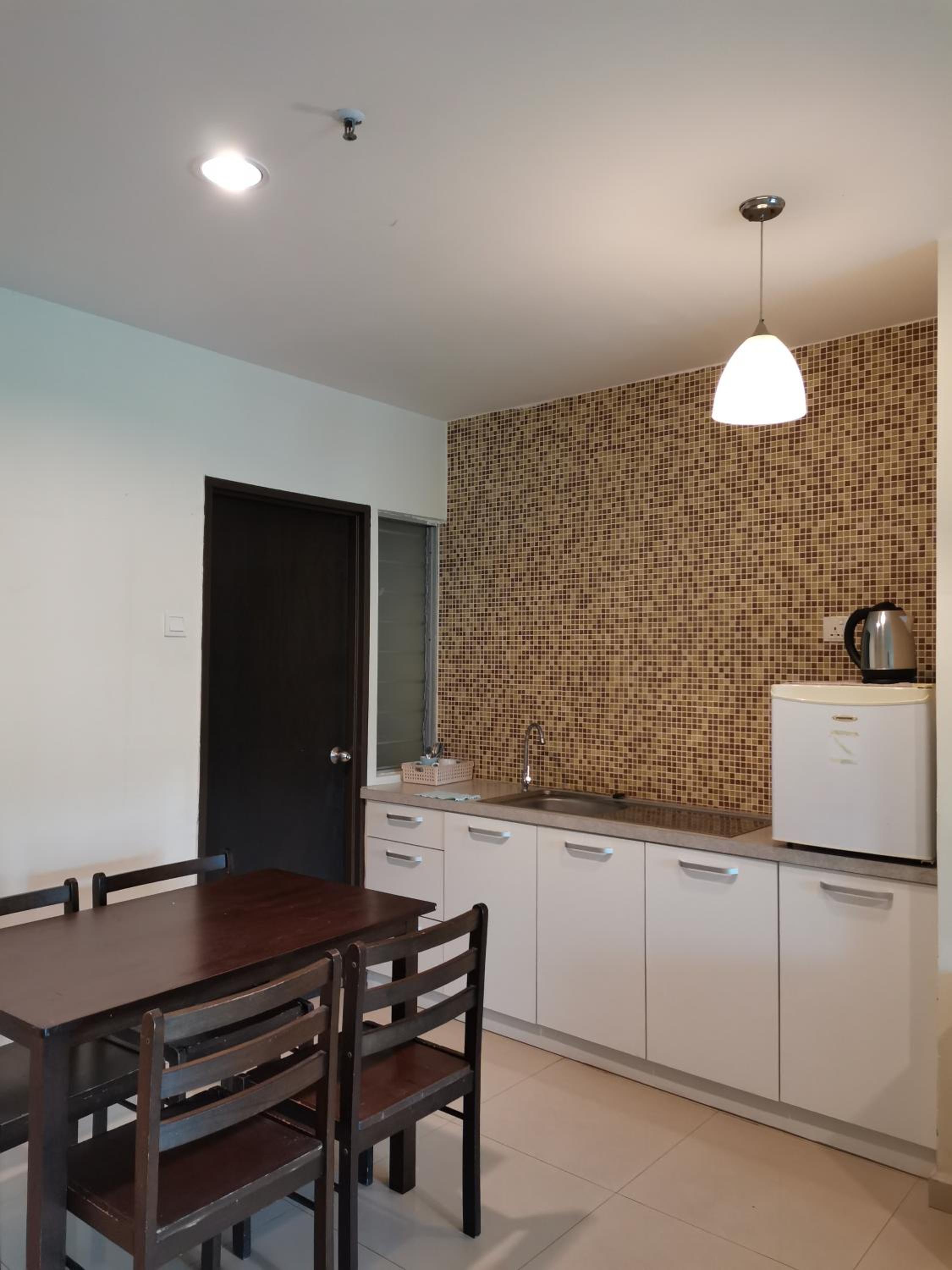 Deluxe King Suite - Photo 12