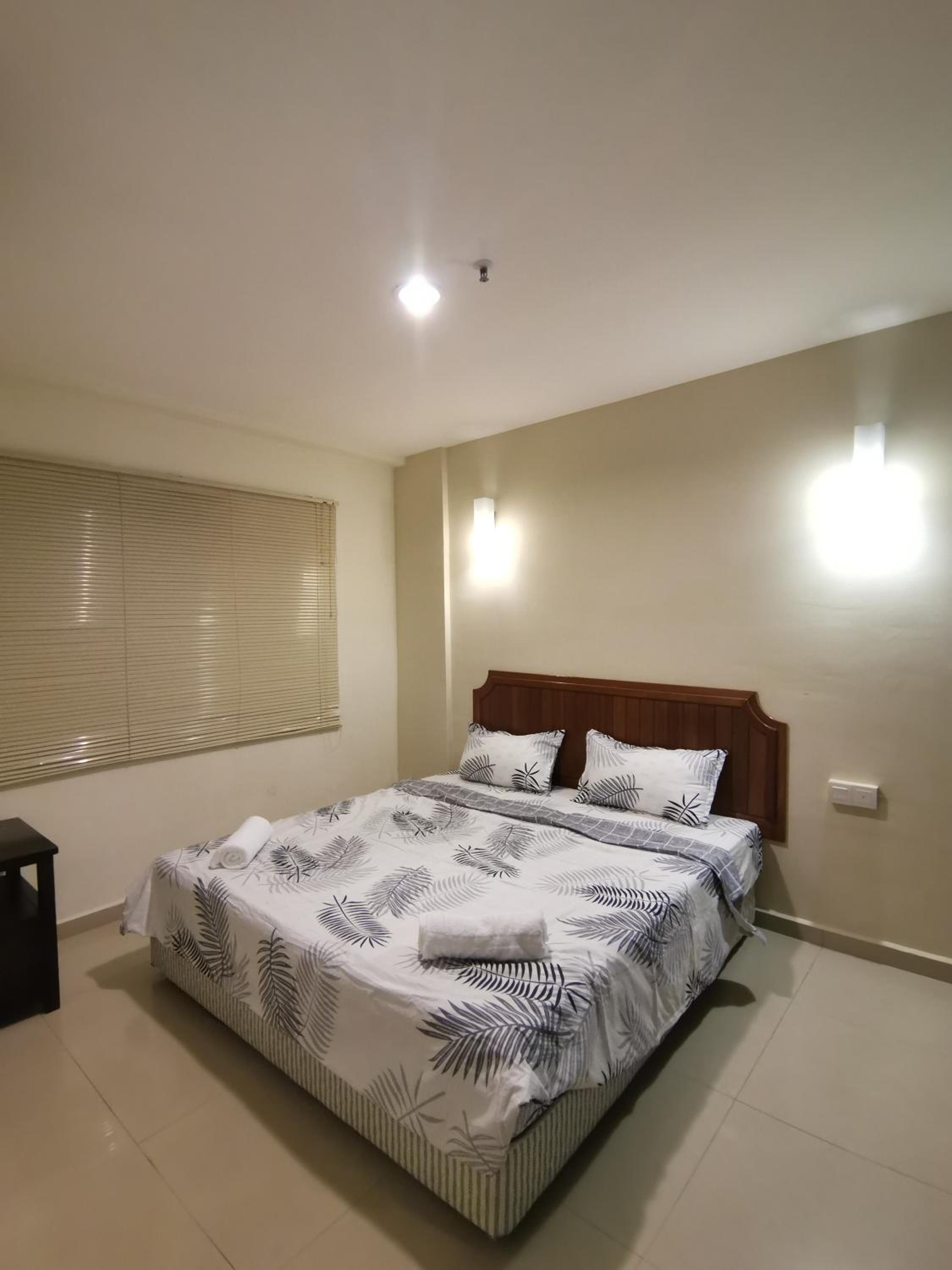 Deluxe King Suite - Photo 17