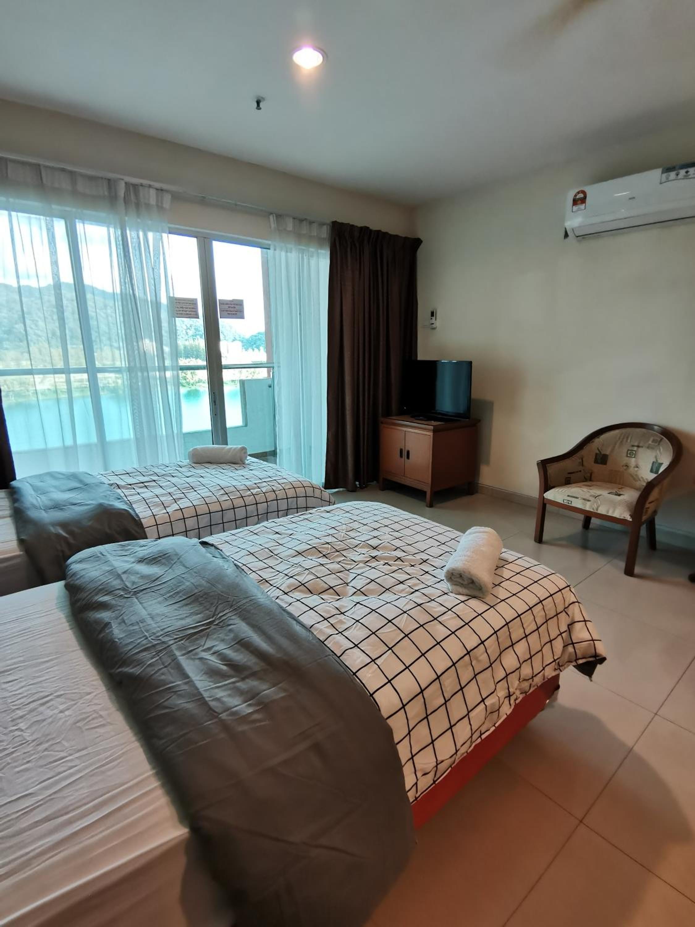 Deluxe King Suite - Photo 6