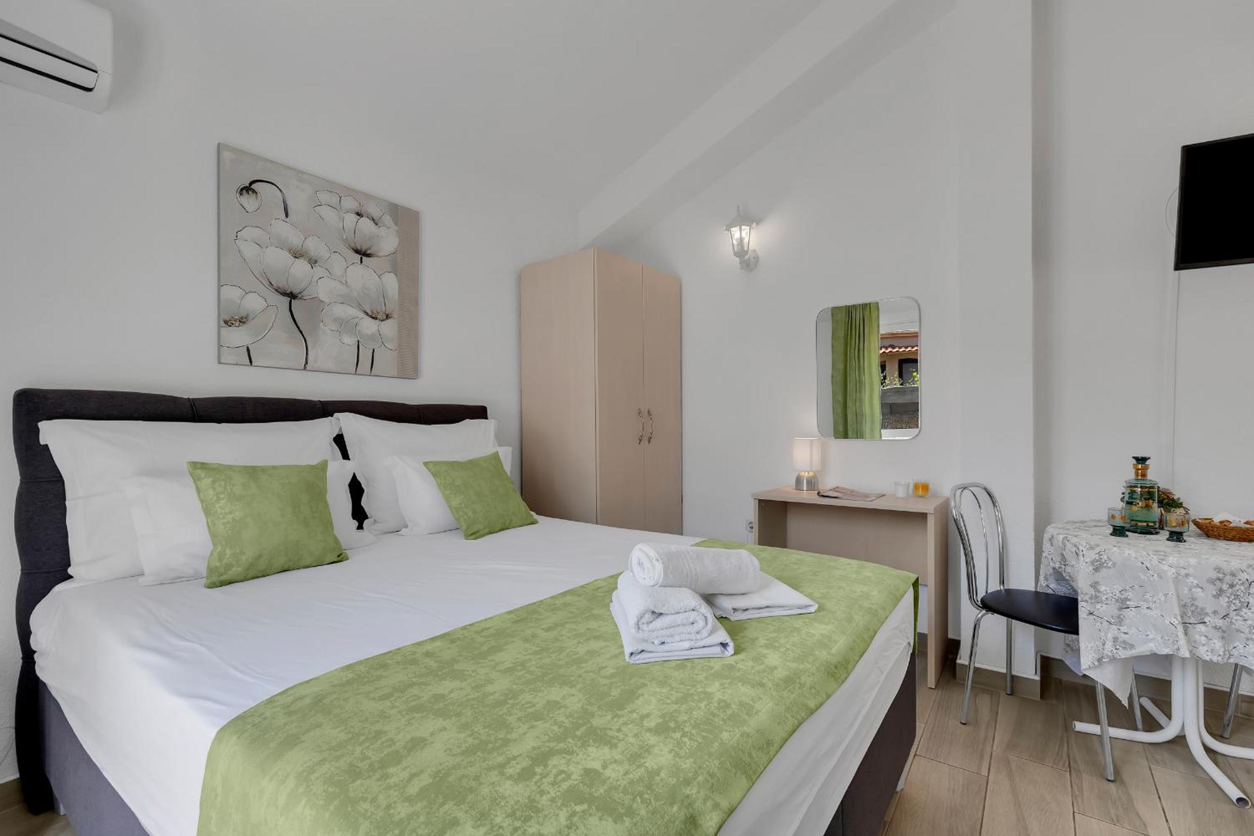 Studio Apartment photo 3