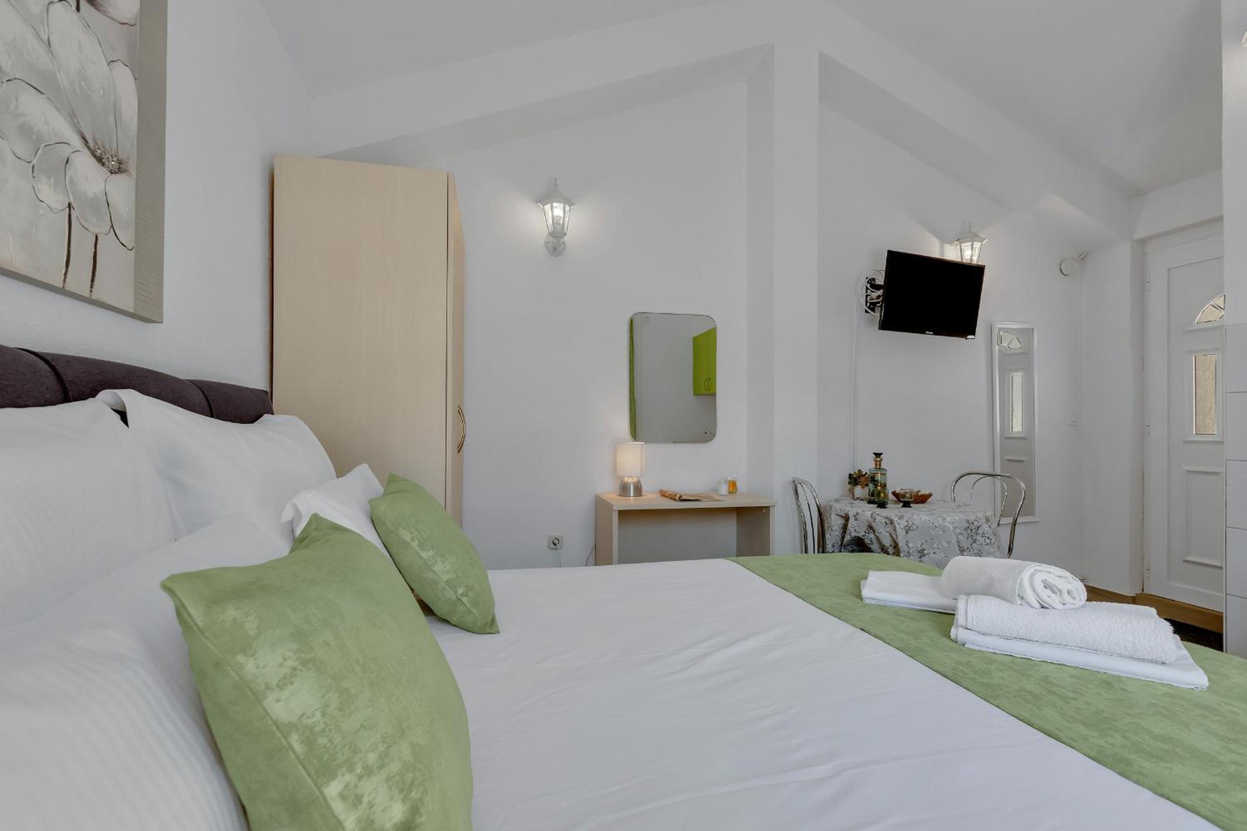 Studio Apartment photo 2