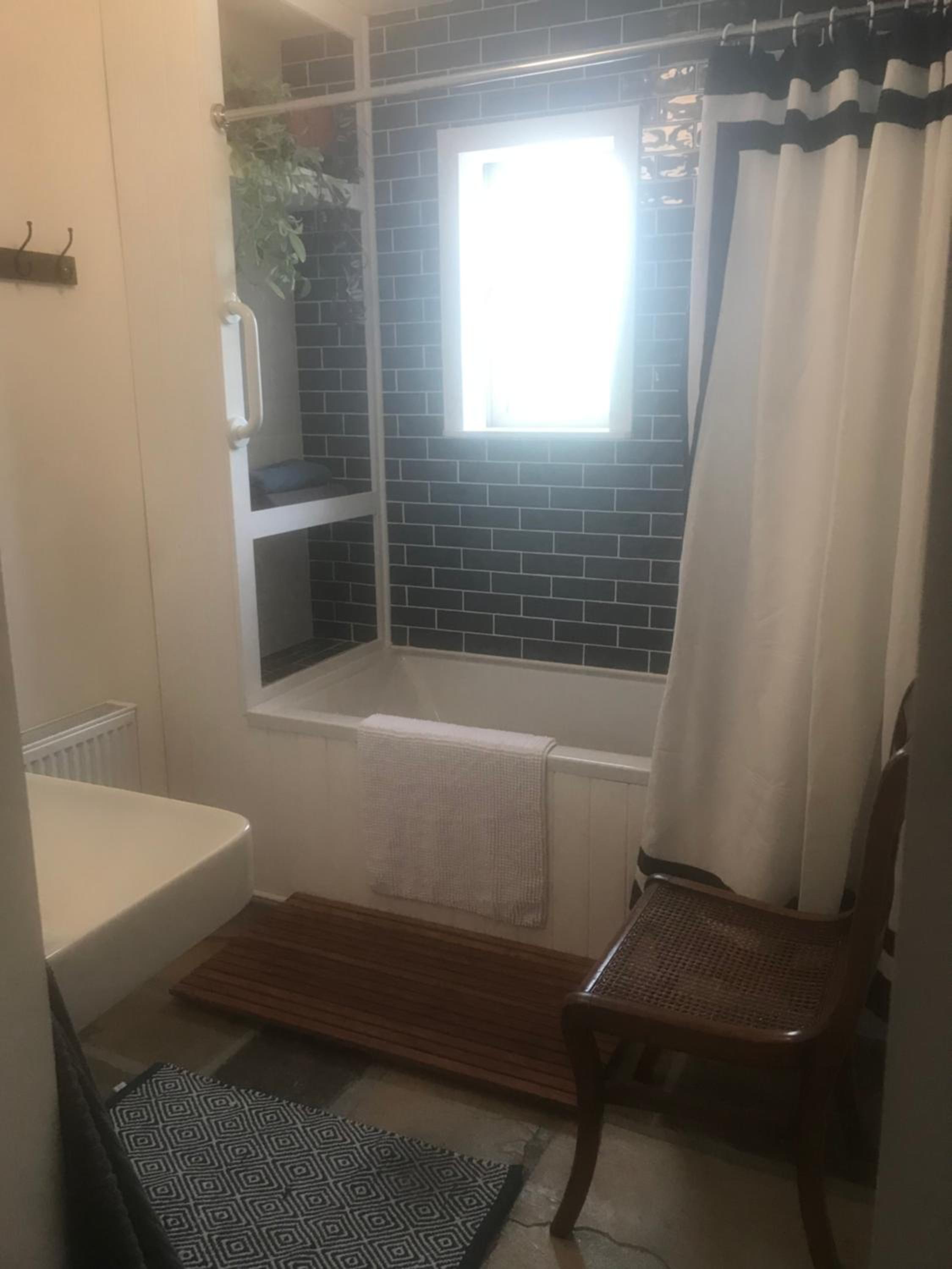 Twin Room with Bath photo 3