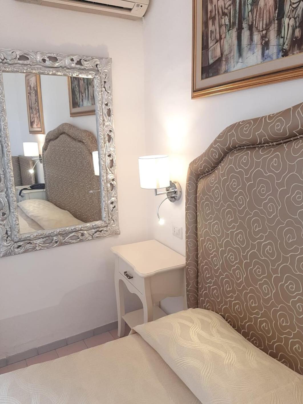 Deluxe Double Room with Sea View - Photo 21