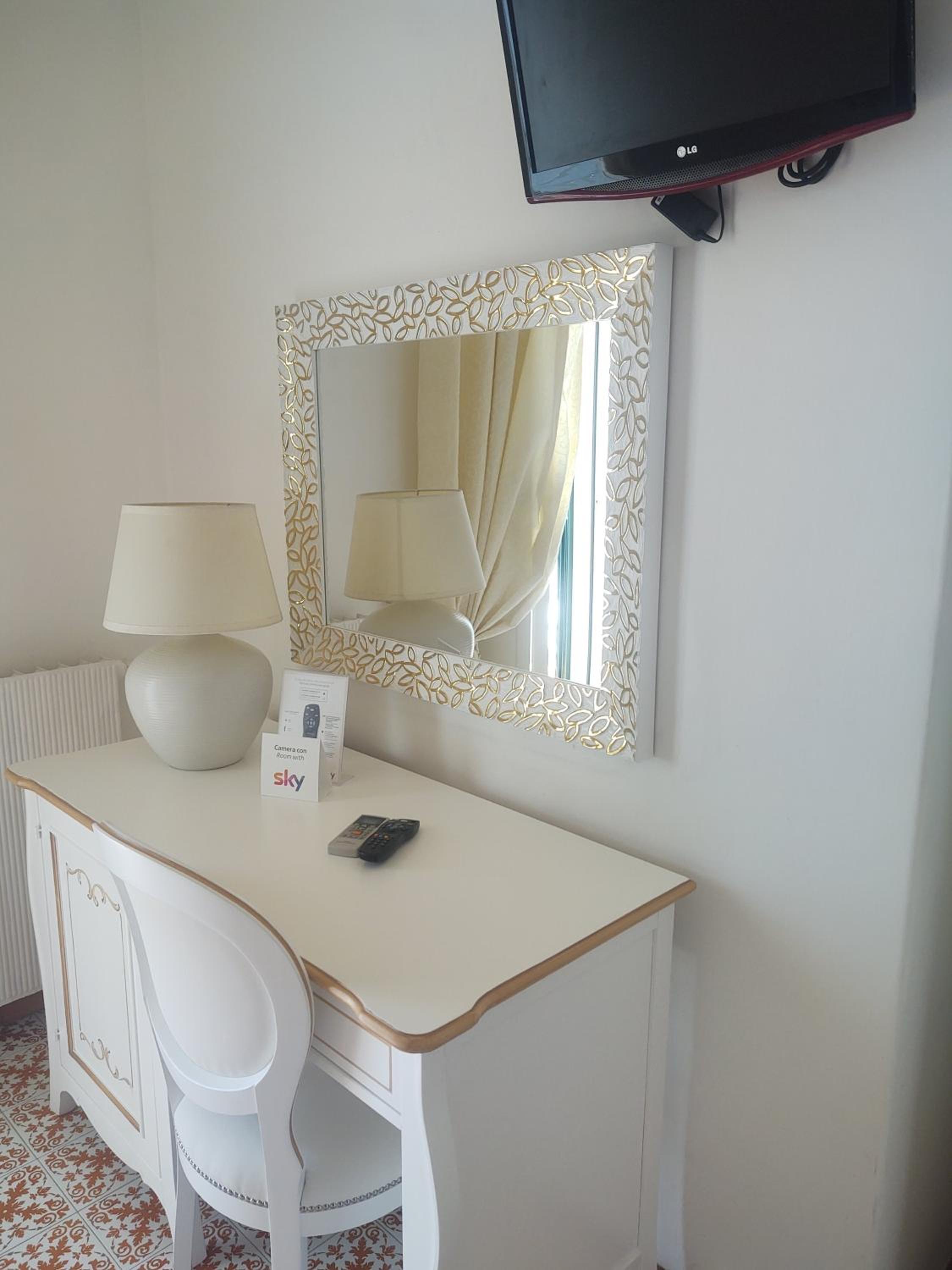 Deluxe Double Room with Sea View - Photo 7