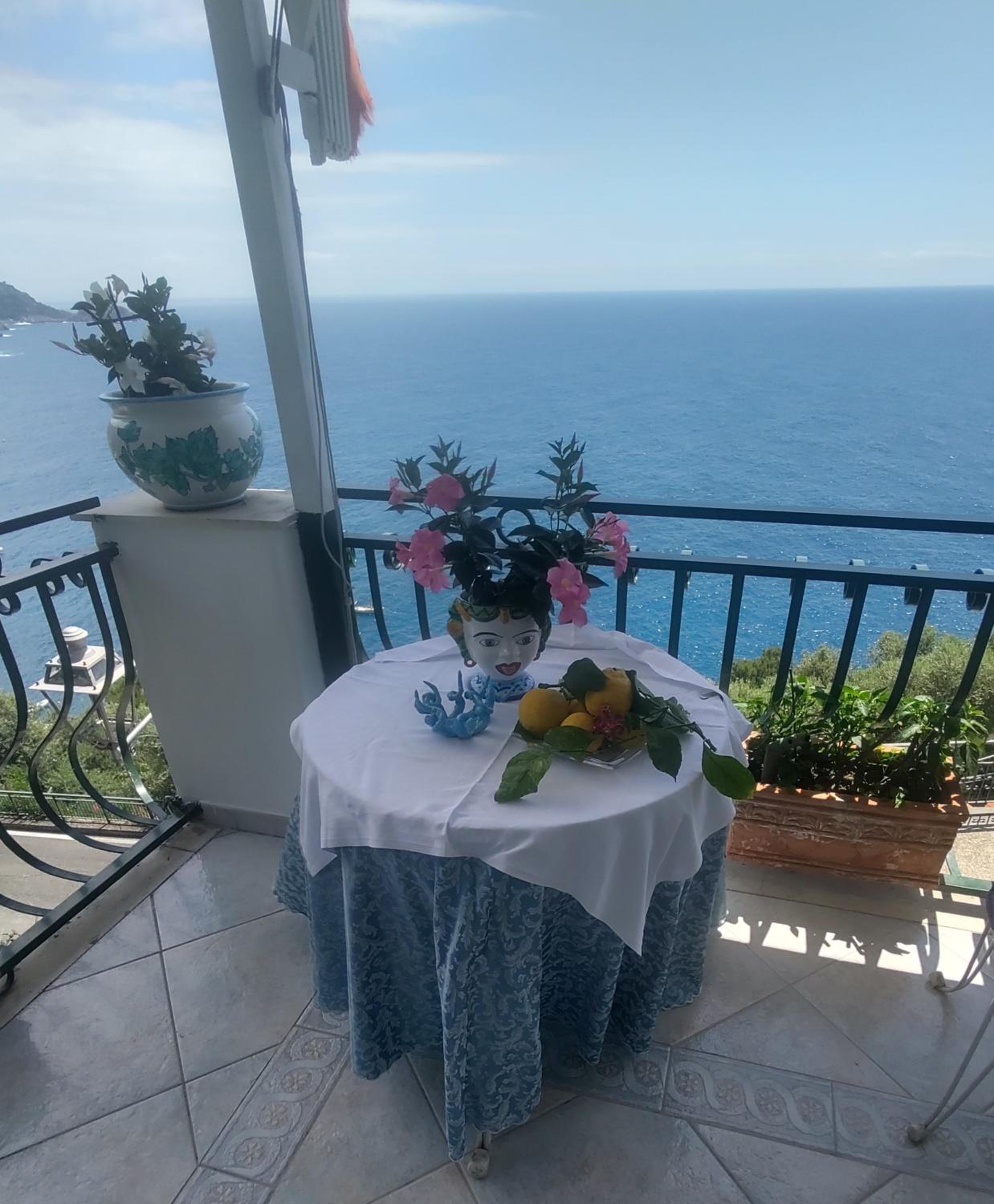 Deluxe Double Room with Sea View - Photo 16