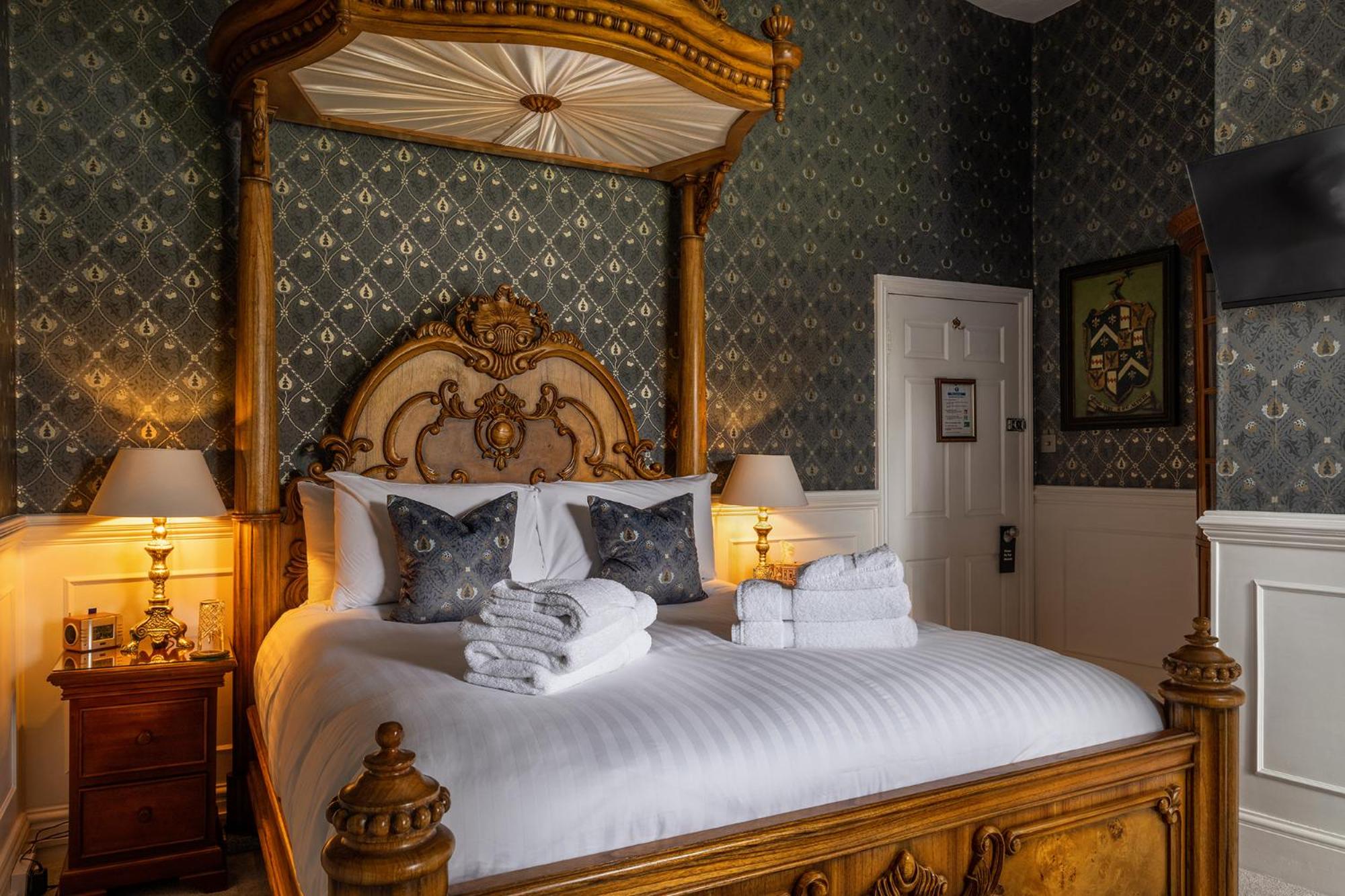 Classic Double Room with Shower - Photo 4