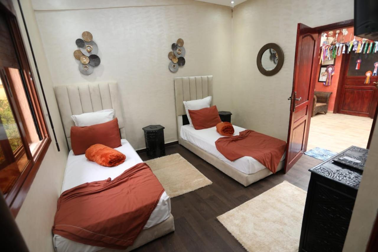 Large Twin Room - Photo 1