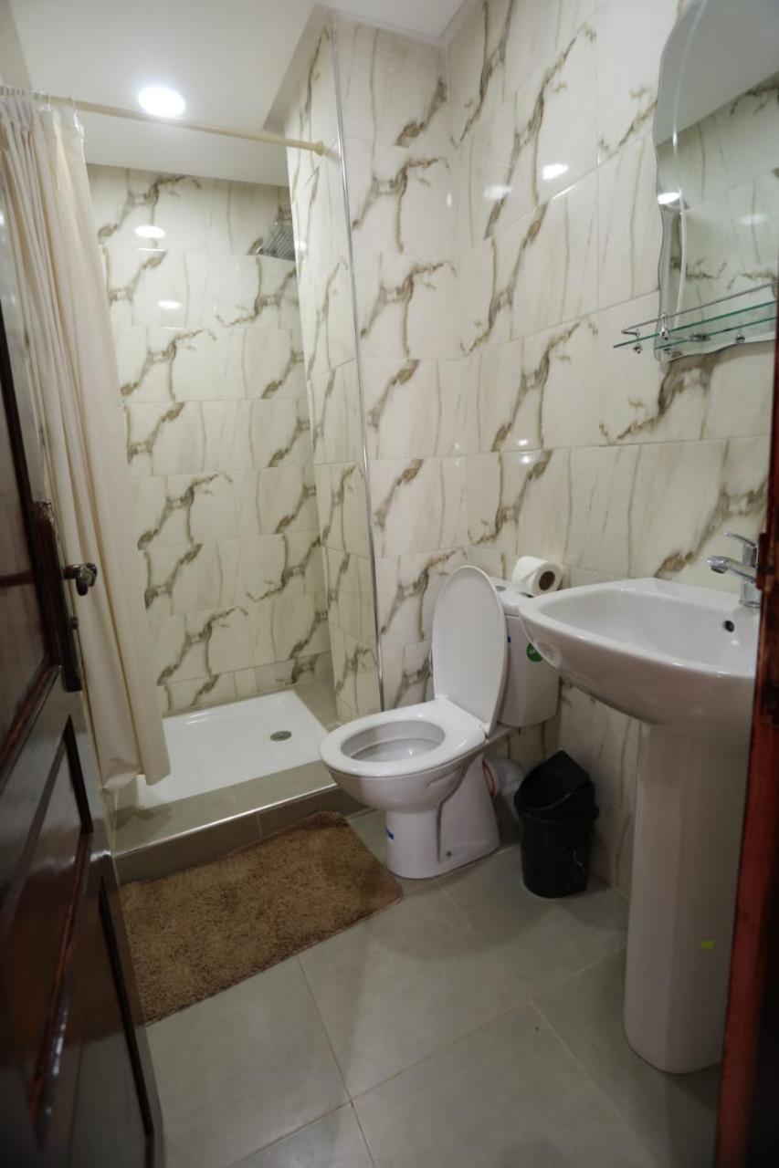 Large Twin Room - Photo 6