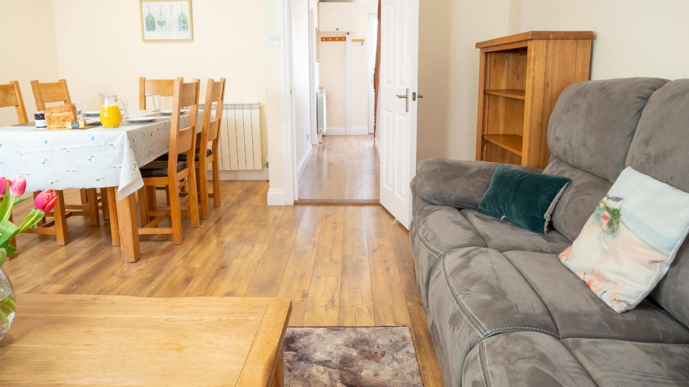 Three-Bedroom Cottage photo 2