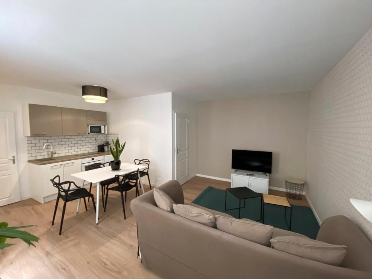 One-Bedroom Apartment photo 3