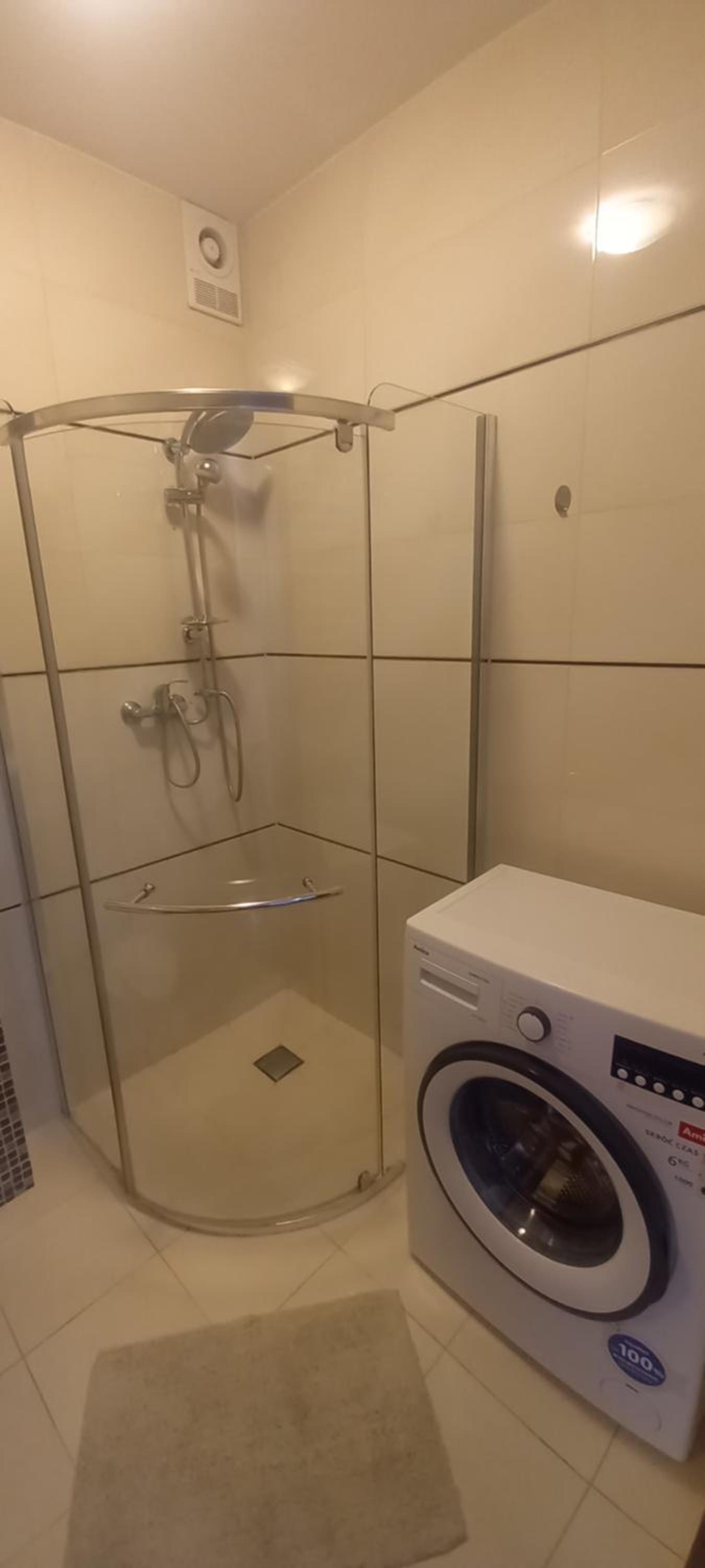 One-Bedroom Apartment - Photo 2