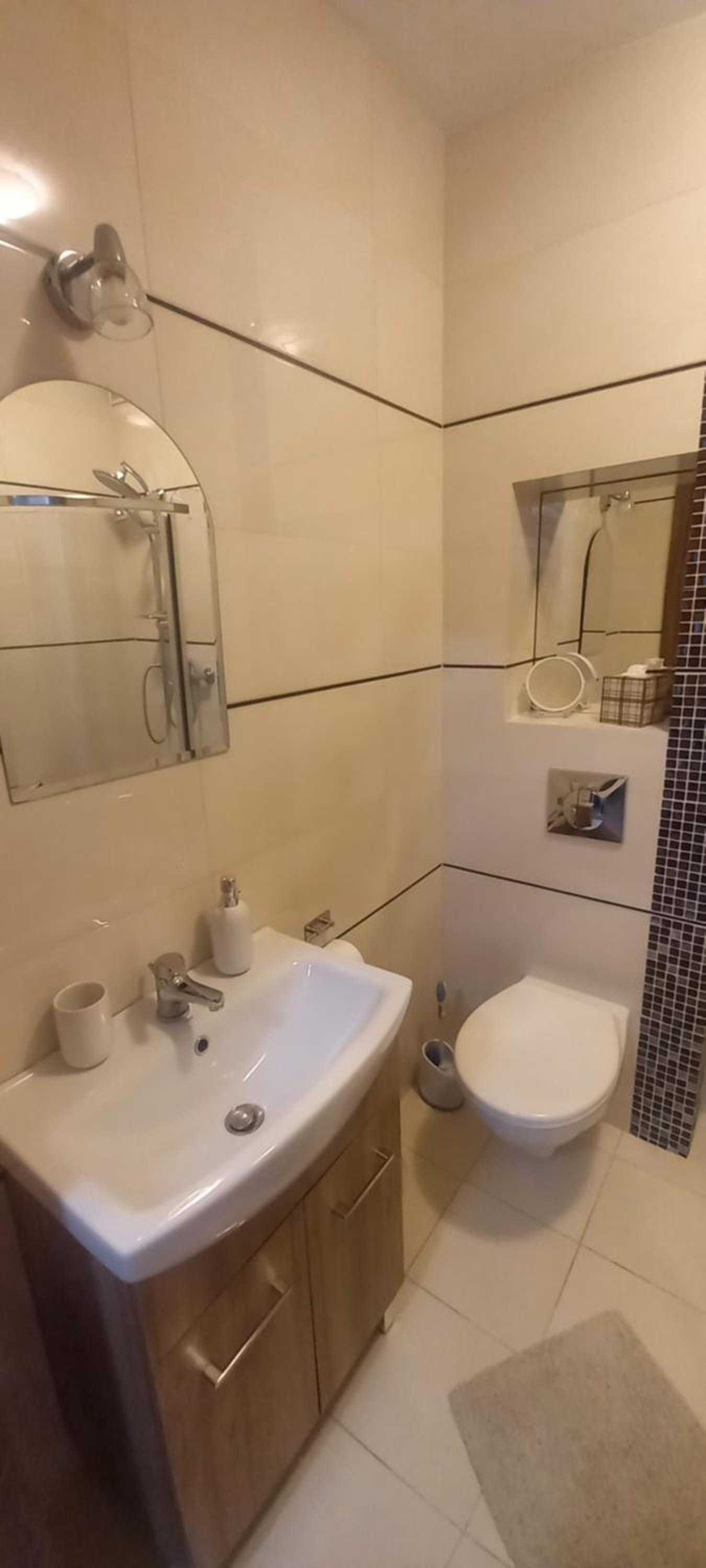One-Bedroom Apartment - Photo 3
