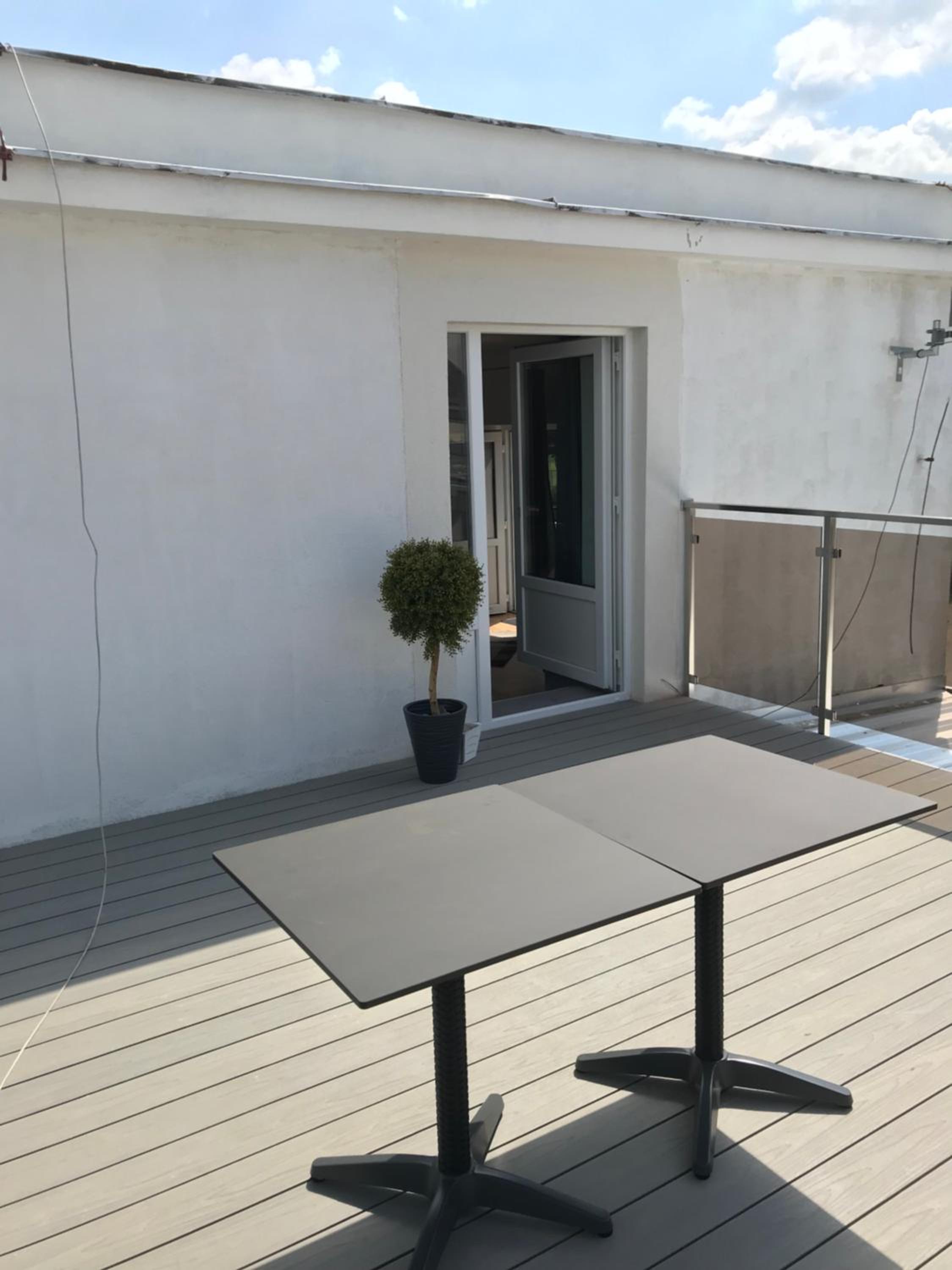 Apartment with Terrace - Photo 4