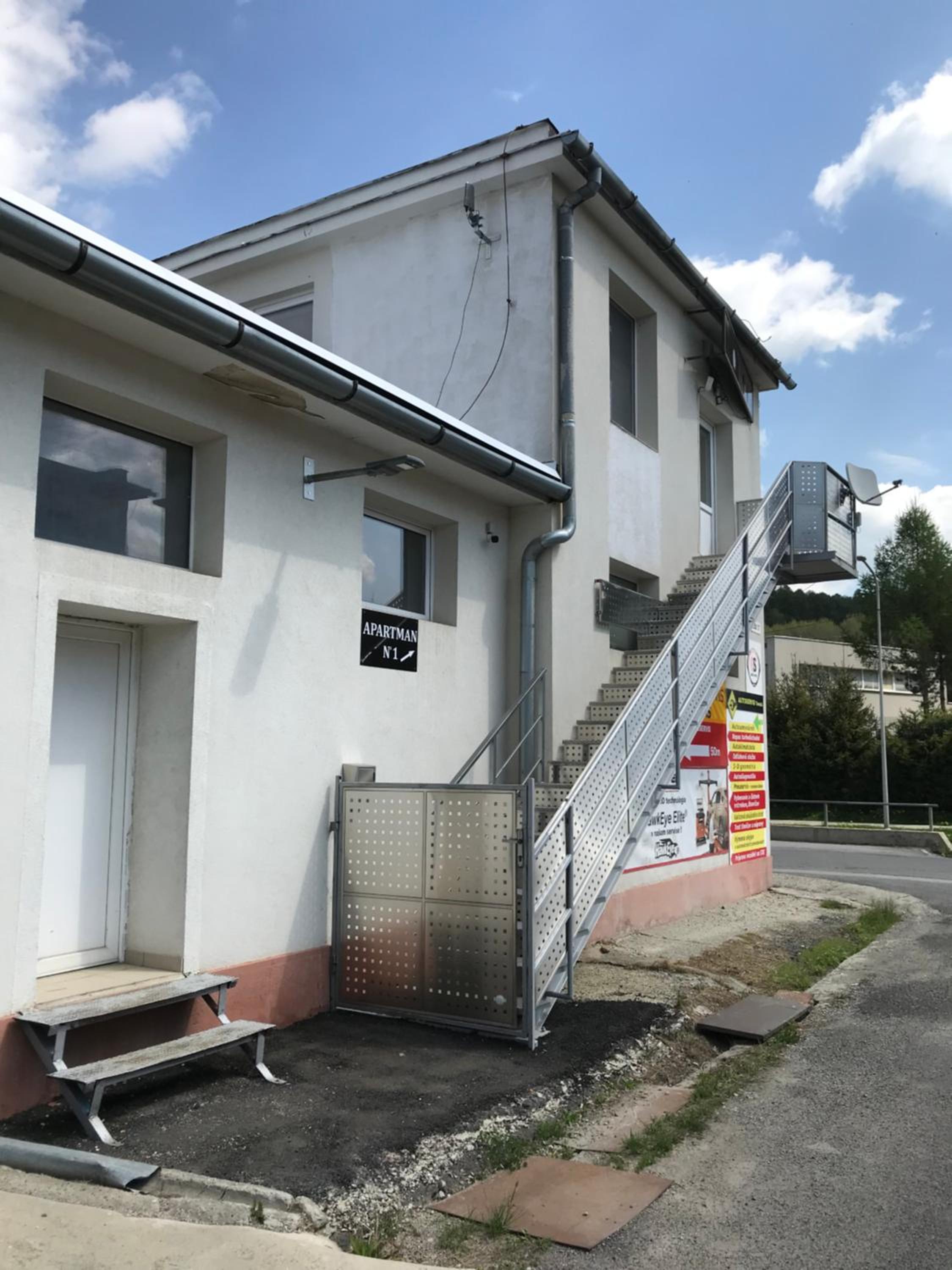 Apartment with Terrace - Photo 8