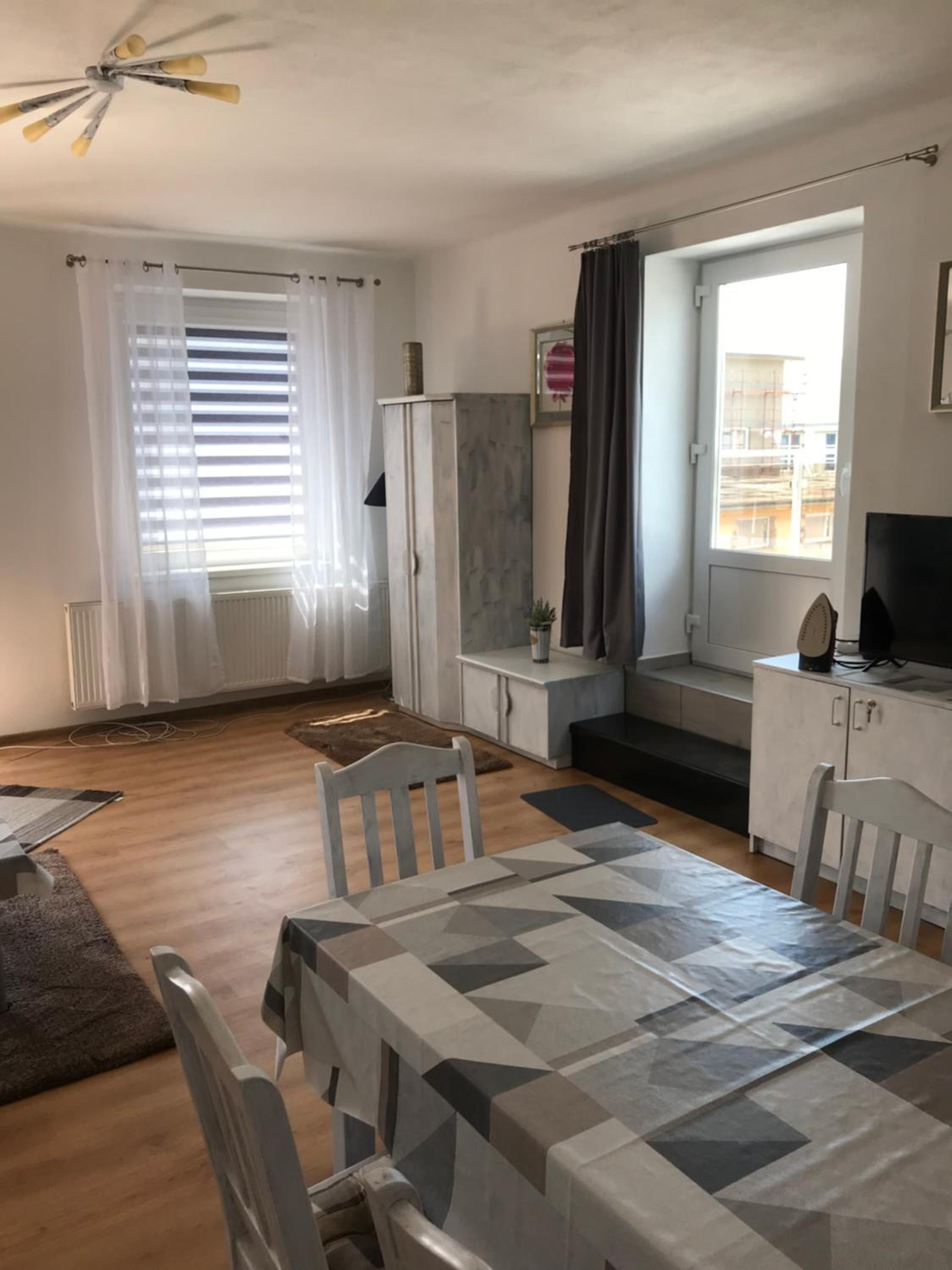 Apartment with Terrace - Photo 11