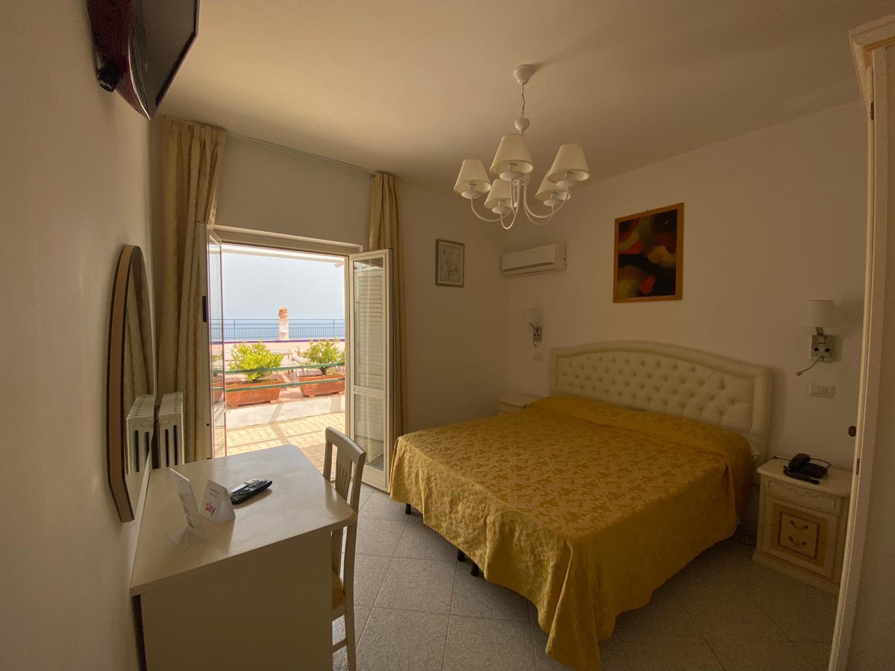 Standard Double Room - Photo 7