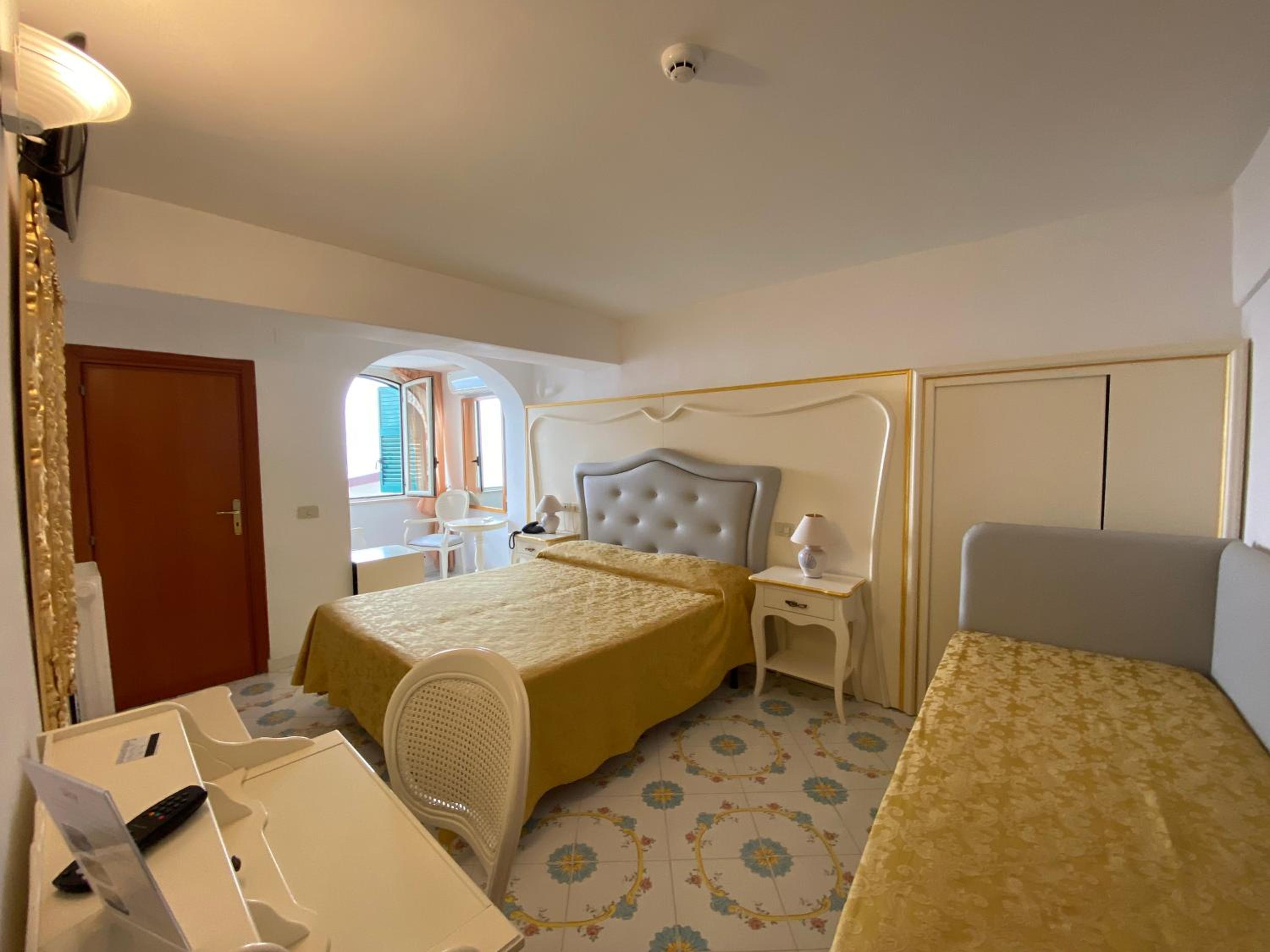 Standard Double Room - Photo 2