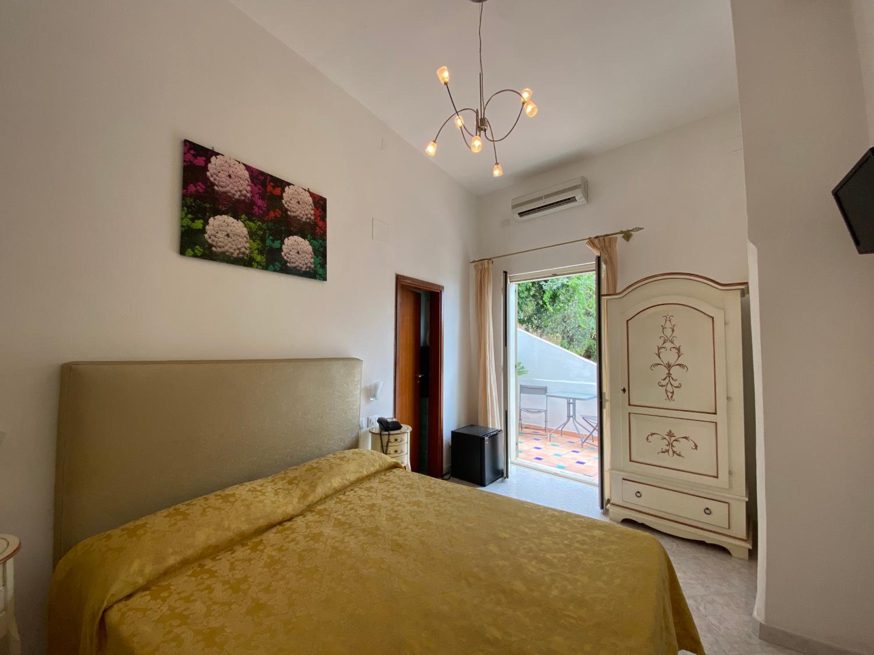 Standard Double Room - Photo 3