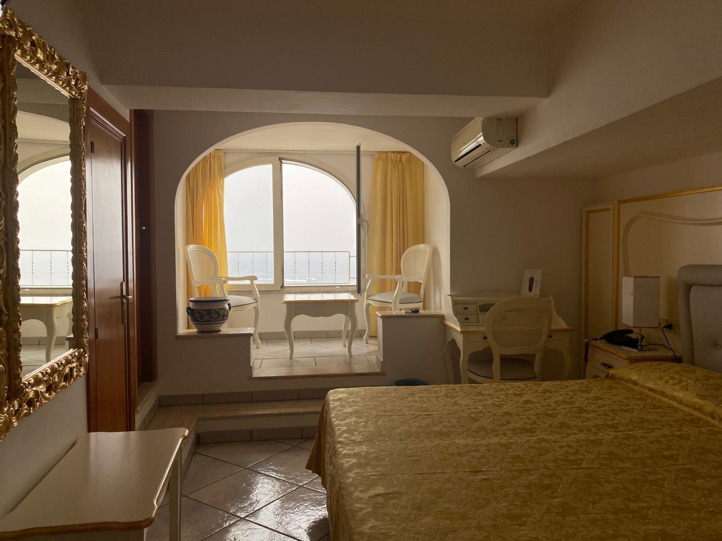 Standard Double Room - Photo 8