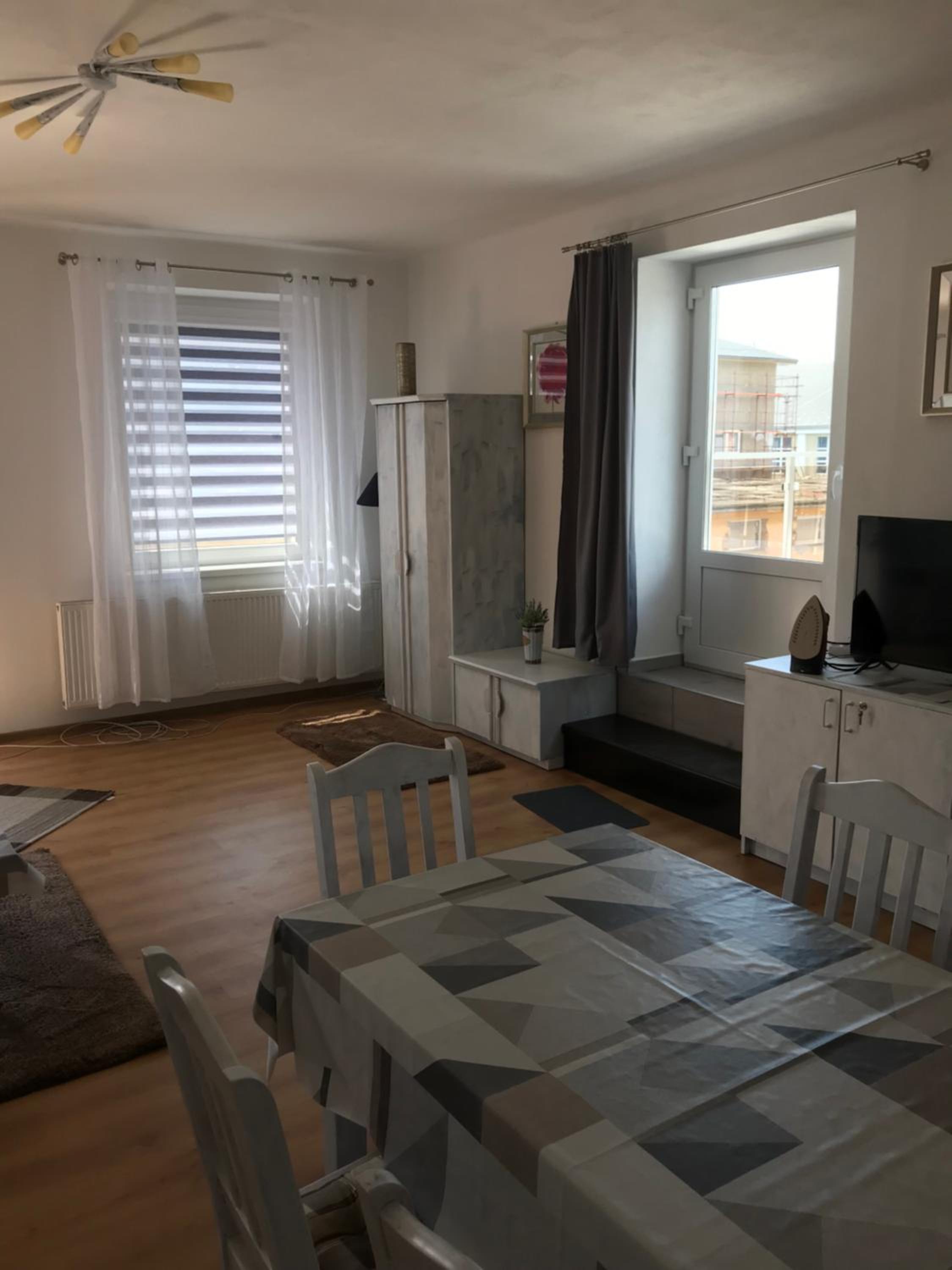 Apartment with Terrace - Photo 5