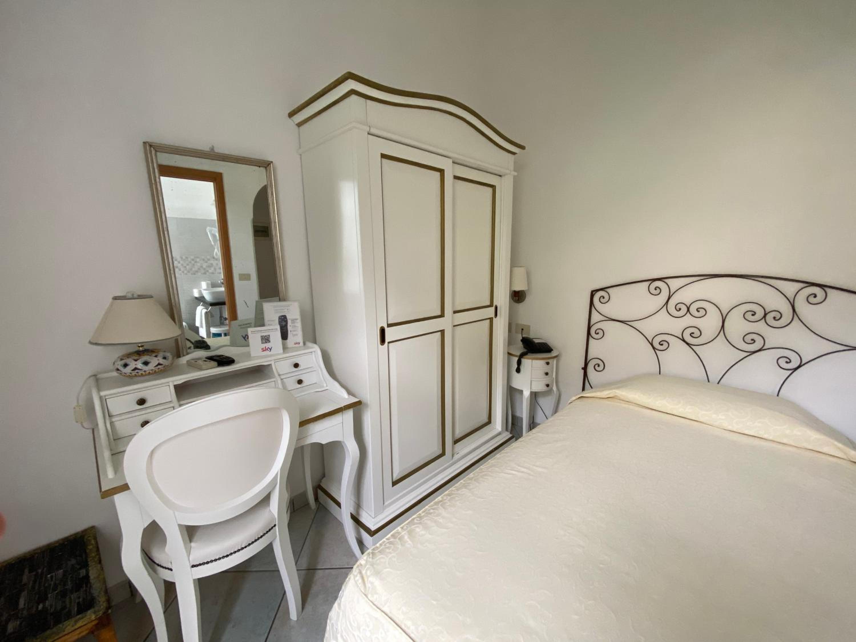 Single Room photo 2