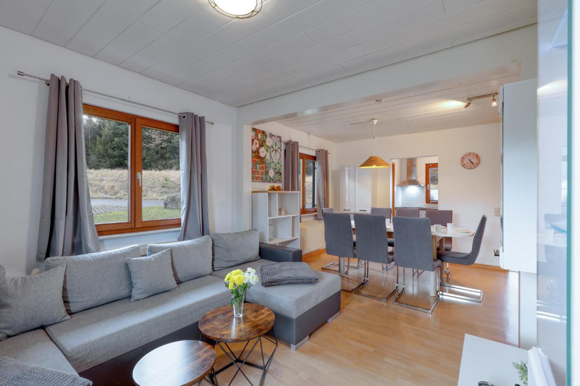 Five-Bedroom House photo 3